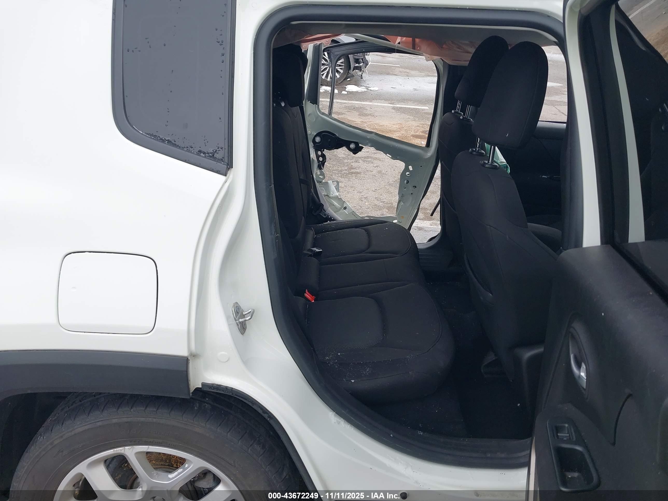 JEEP RENEGADE image 8