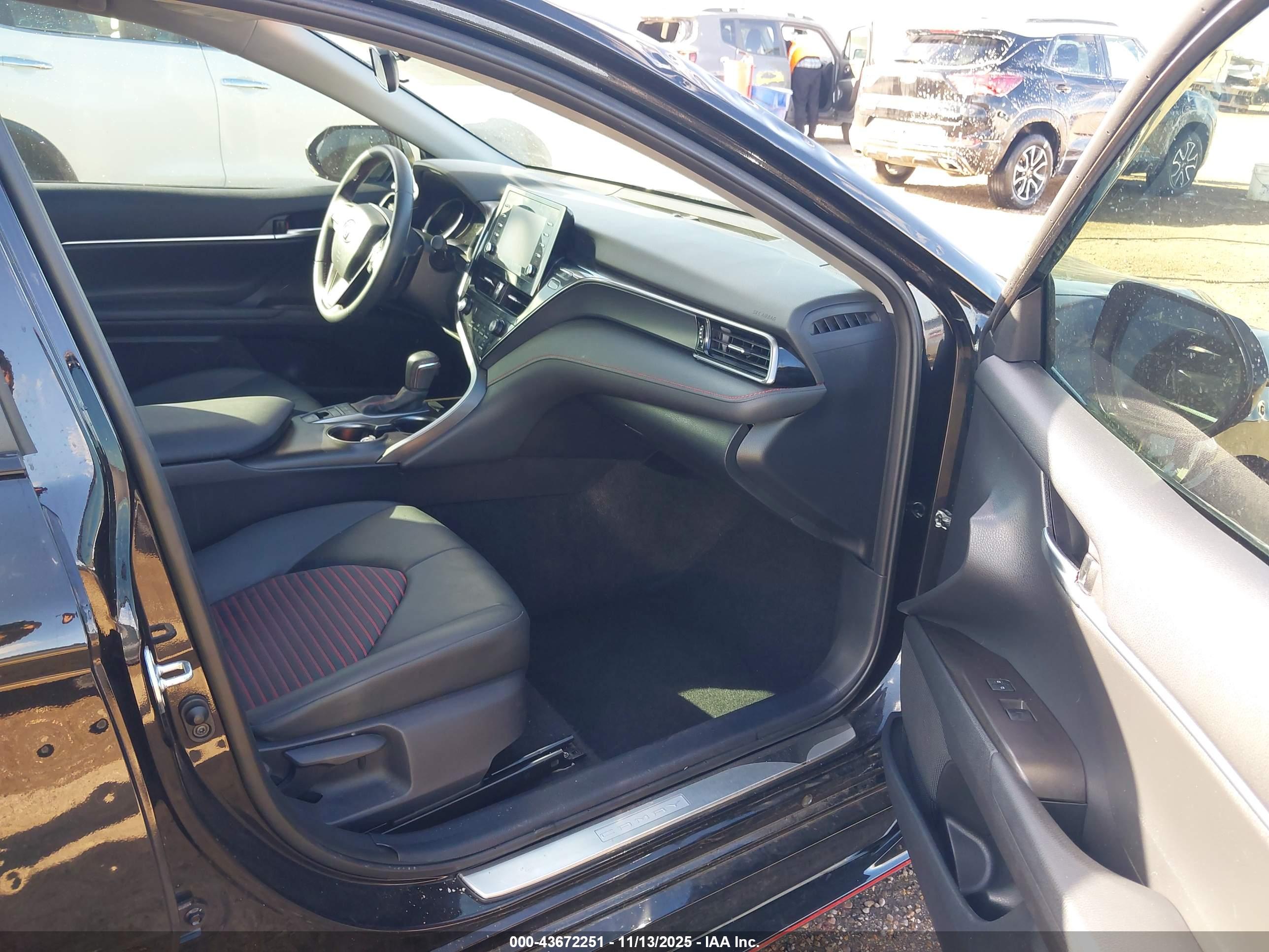 TOYOTA CAMRY image 5