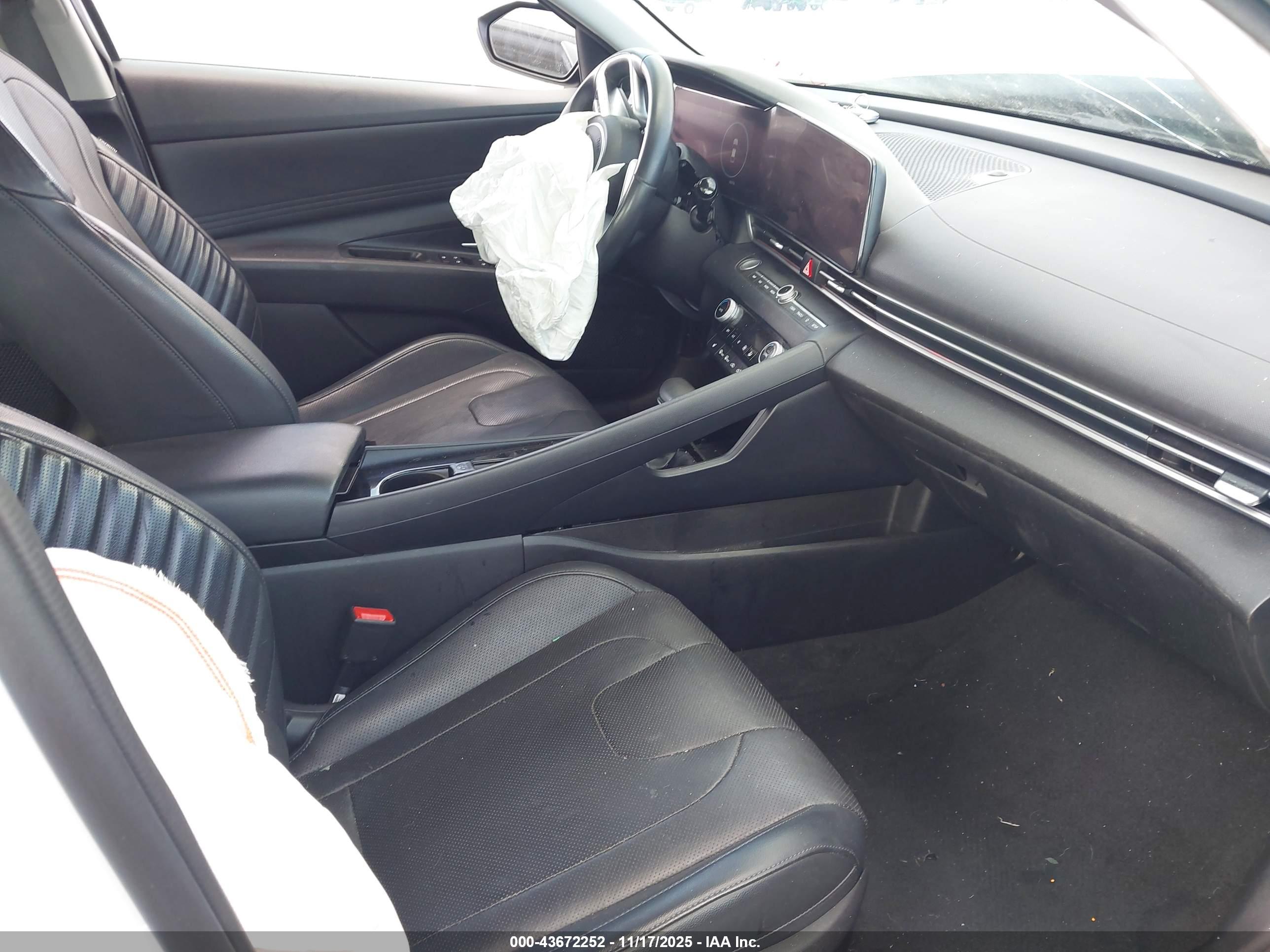 HYUNDAI ELANTRA image 5