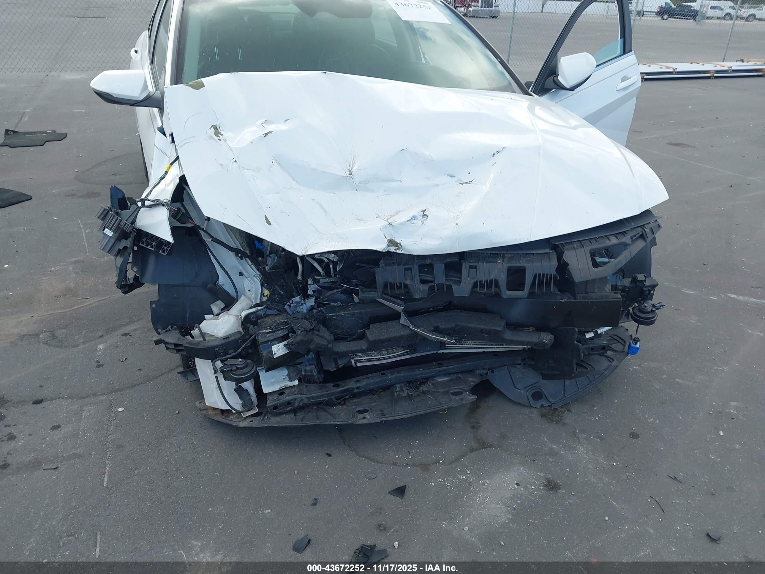 HYUNDAI ELANTRA image 6