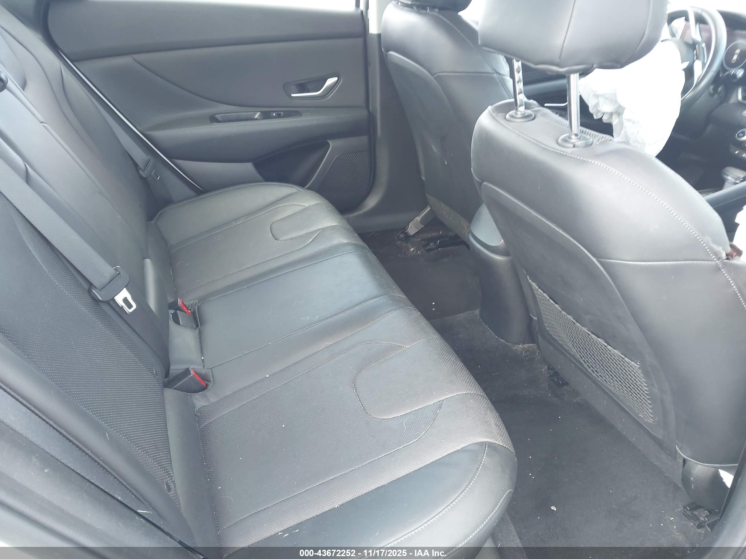 HYUNDAI ELANTRA image 8