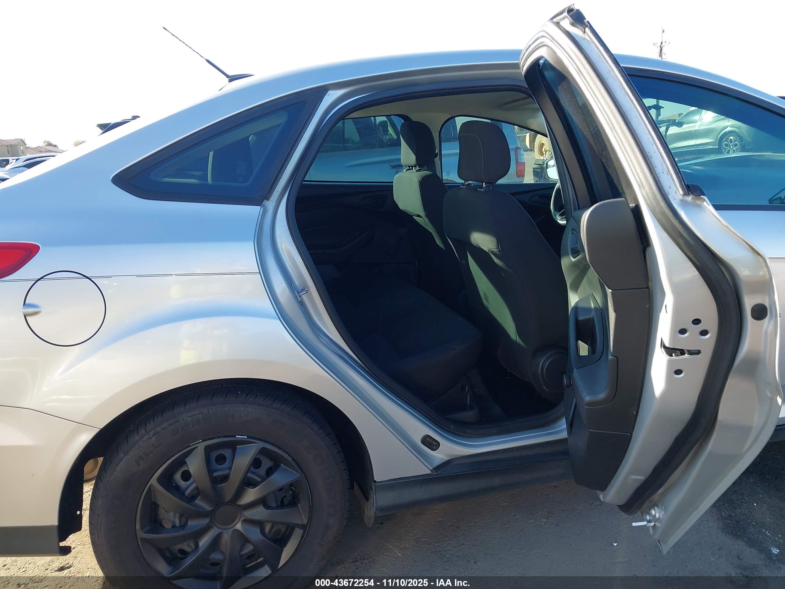 FORD FOCUS image 8