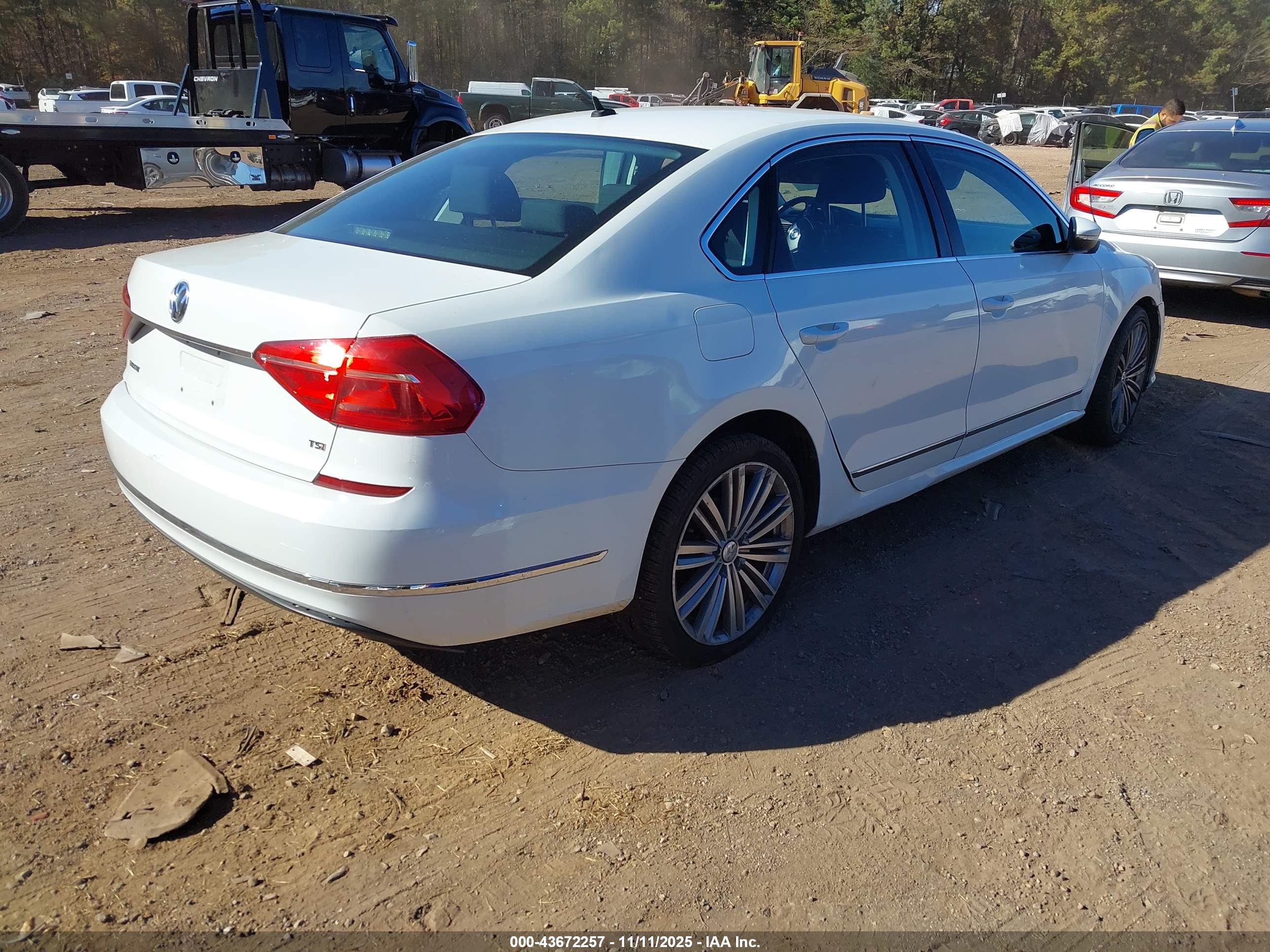VOLKSWAGEN PASSAT image 4