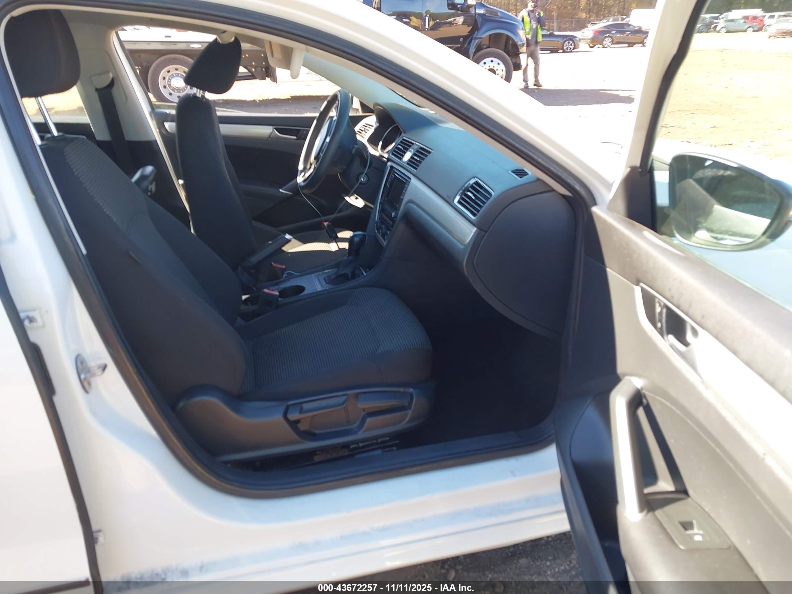 VOLKSWAGEN PASSAT image 5