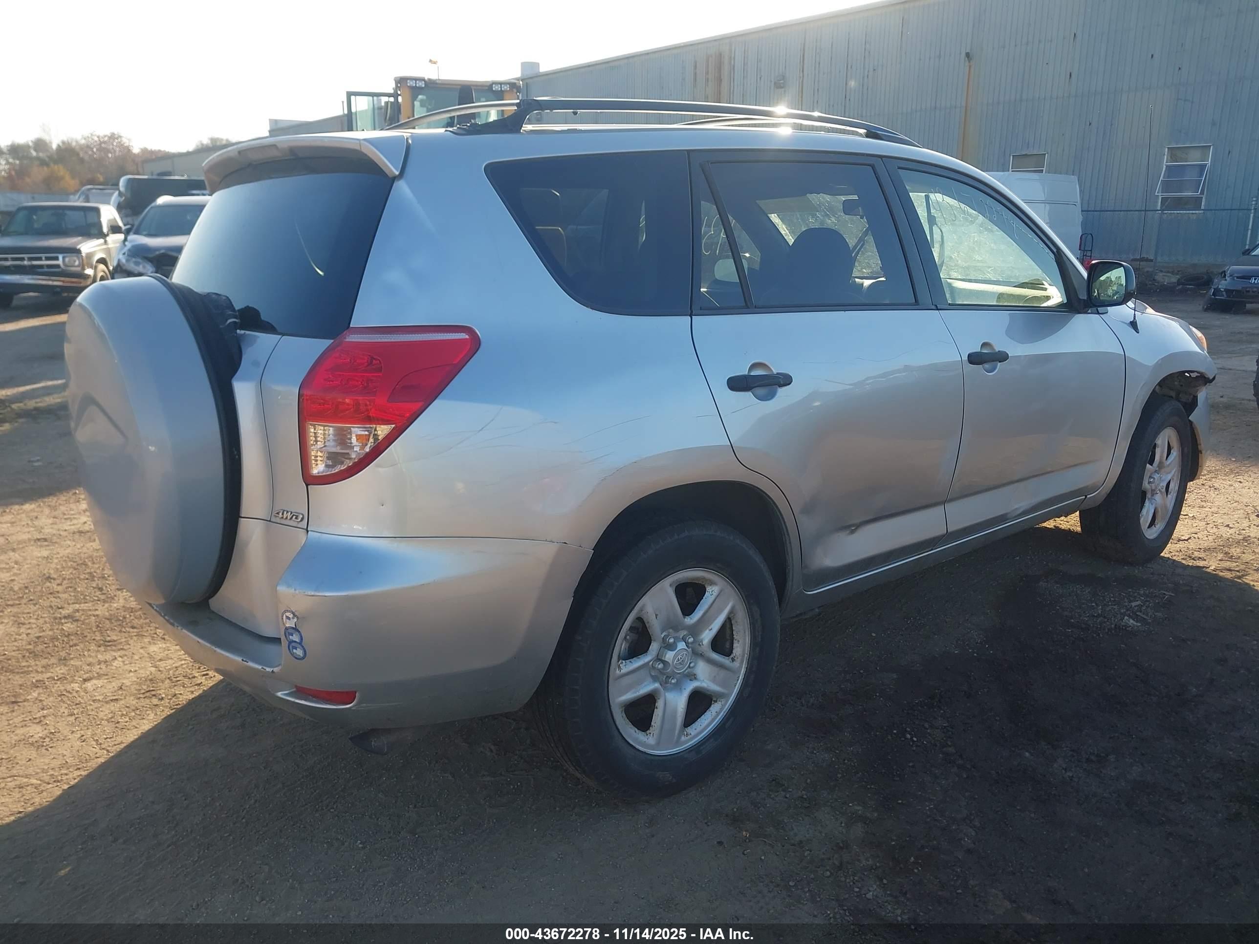 TOYOTA RAV4 image 4