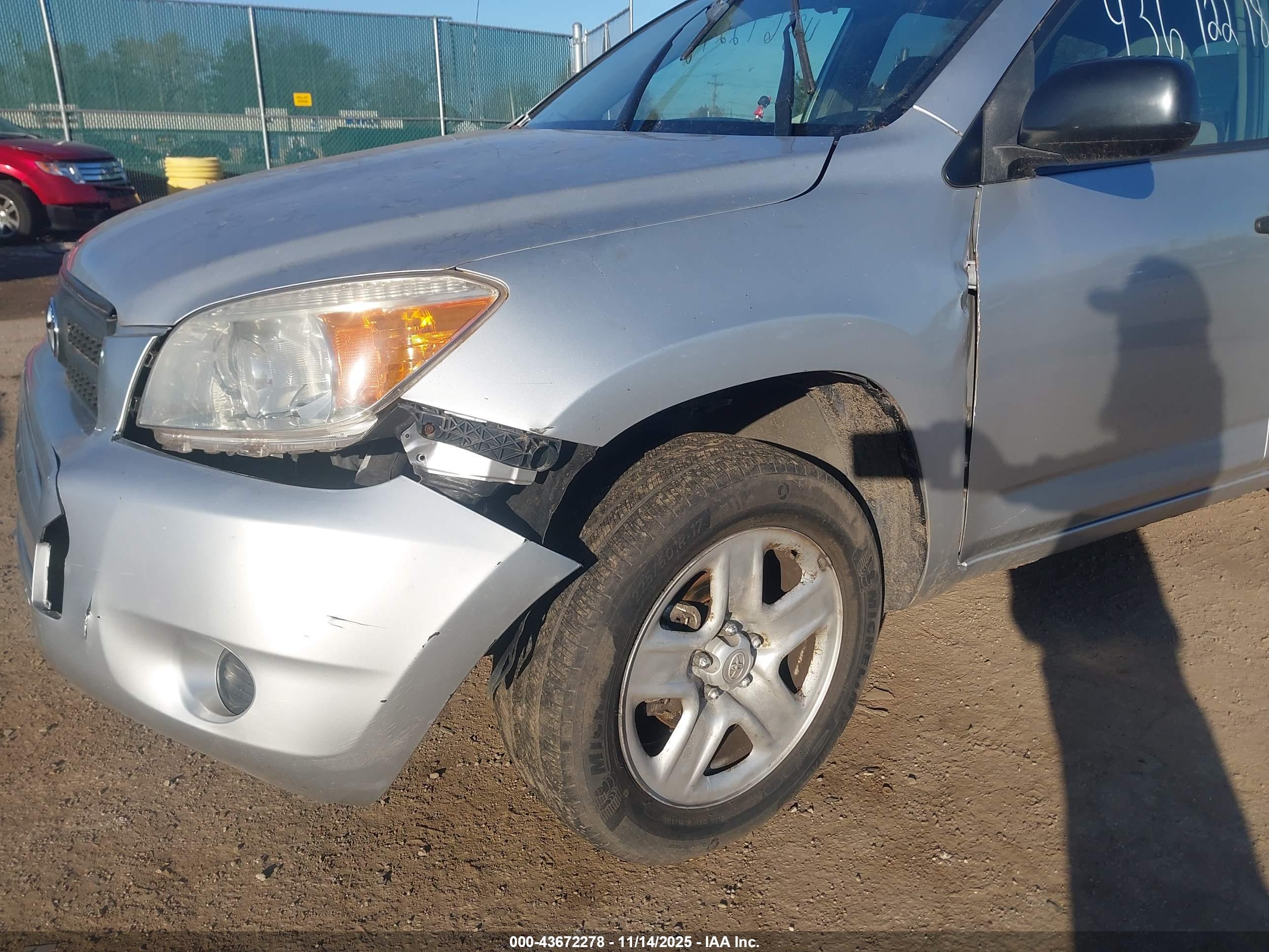 TOYOTA RAV4 image 6