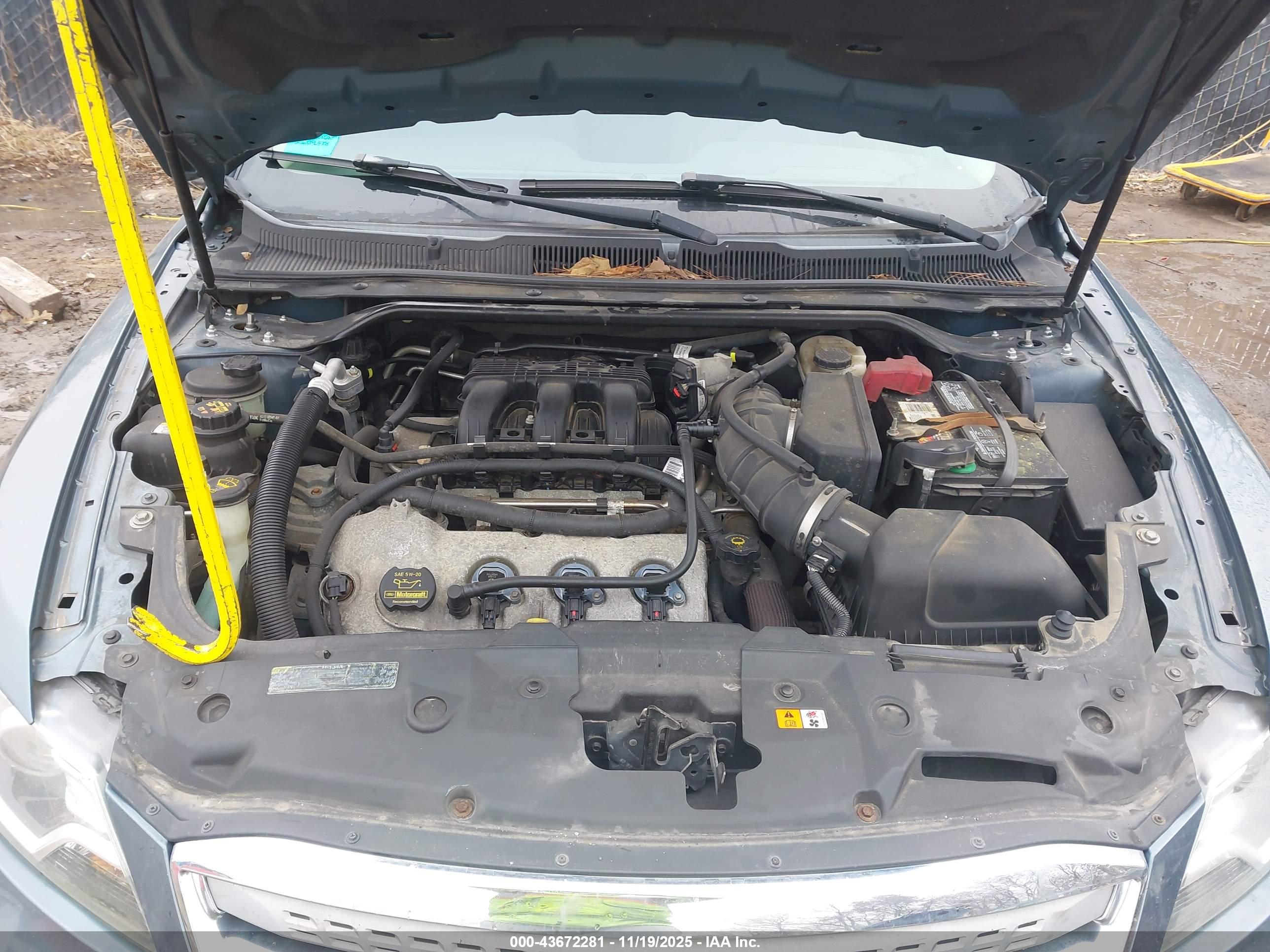 FORD TAURUS image 10