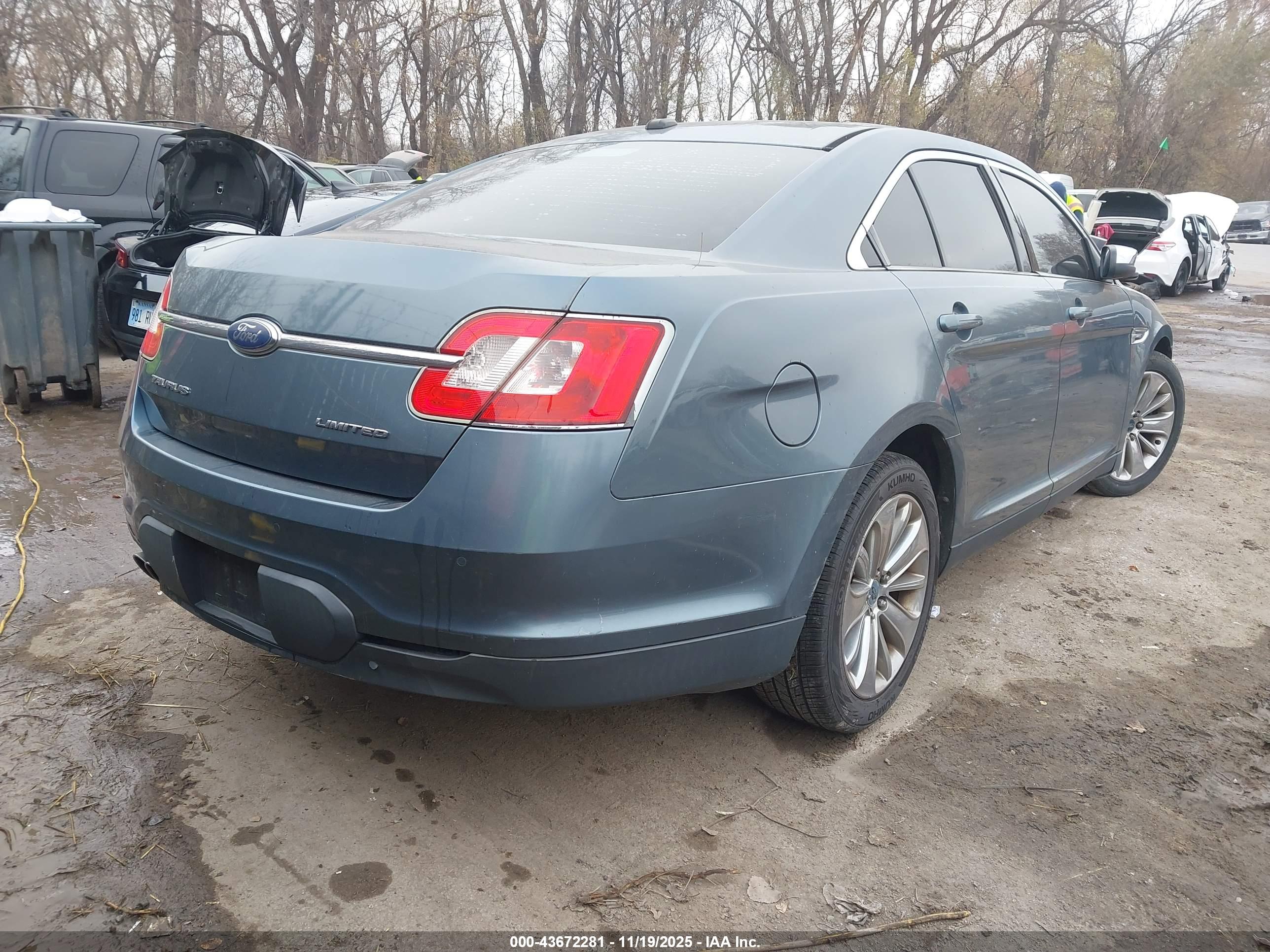 FORD TAURUS image 4