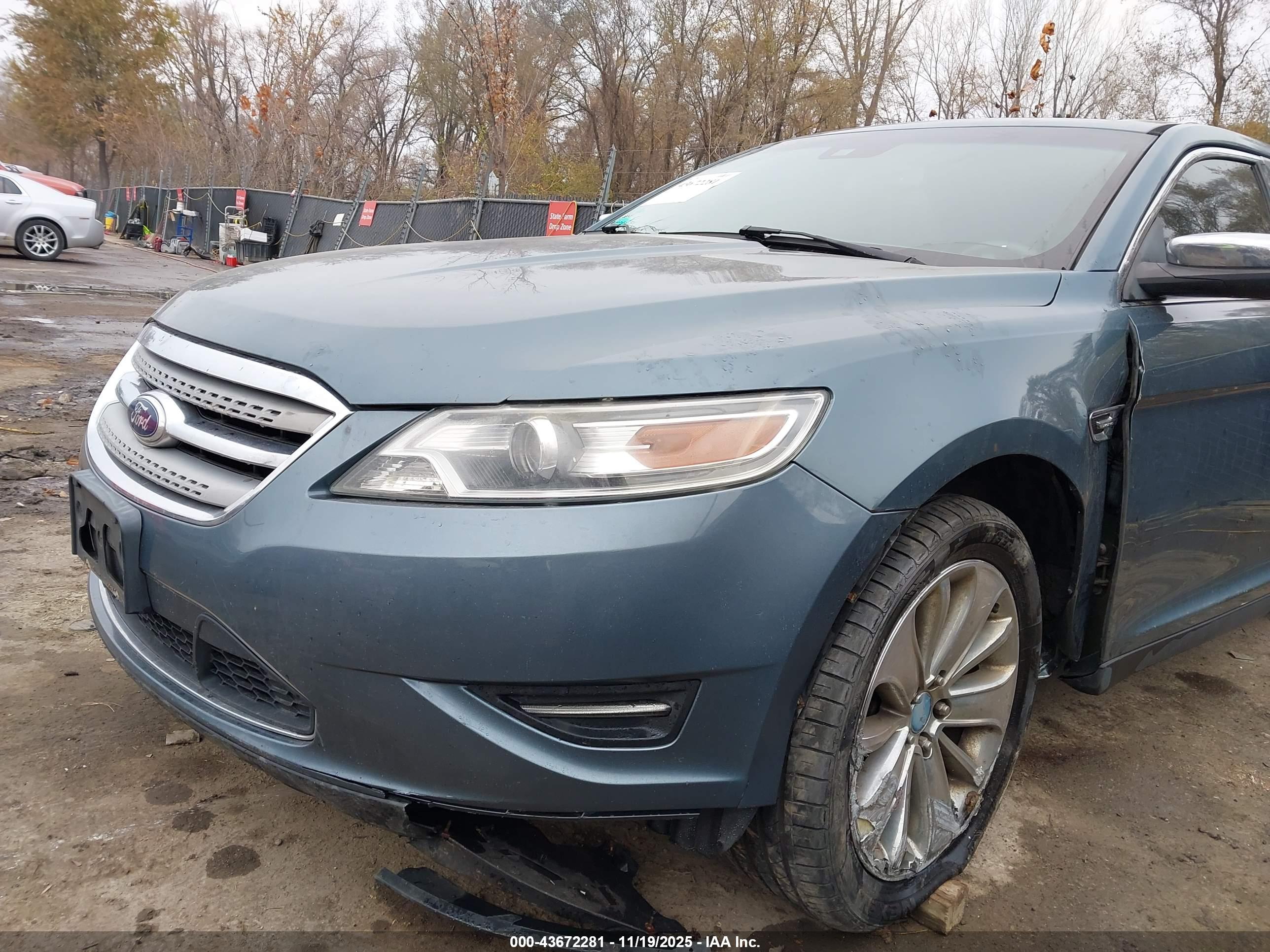 FORD TAURUS image 6
