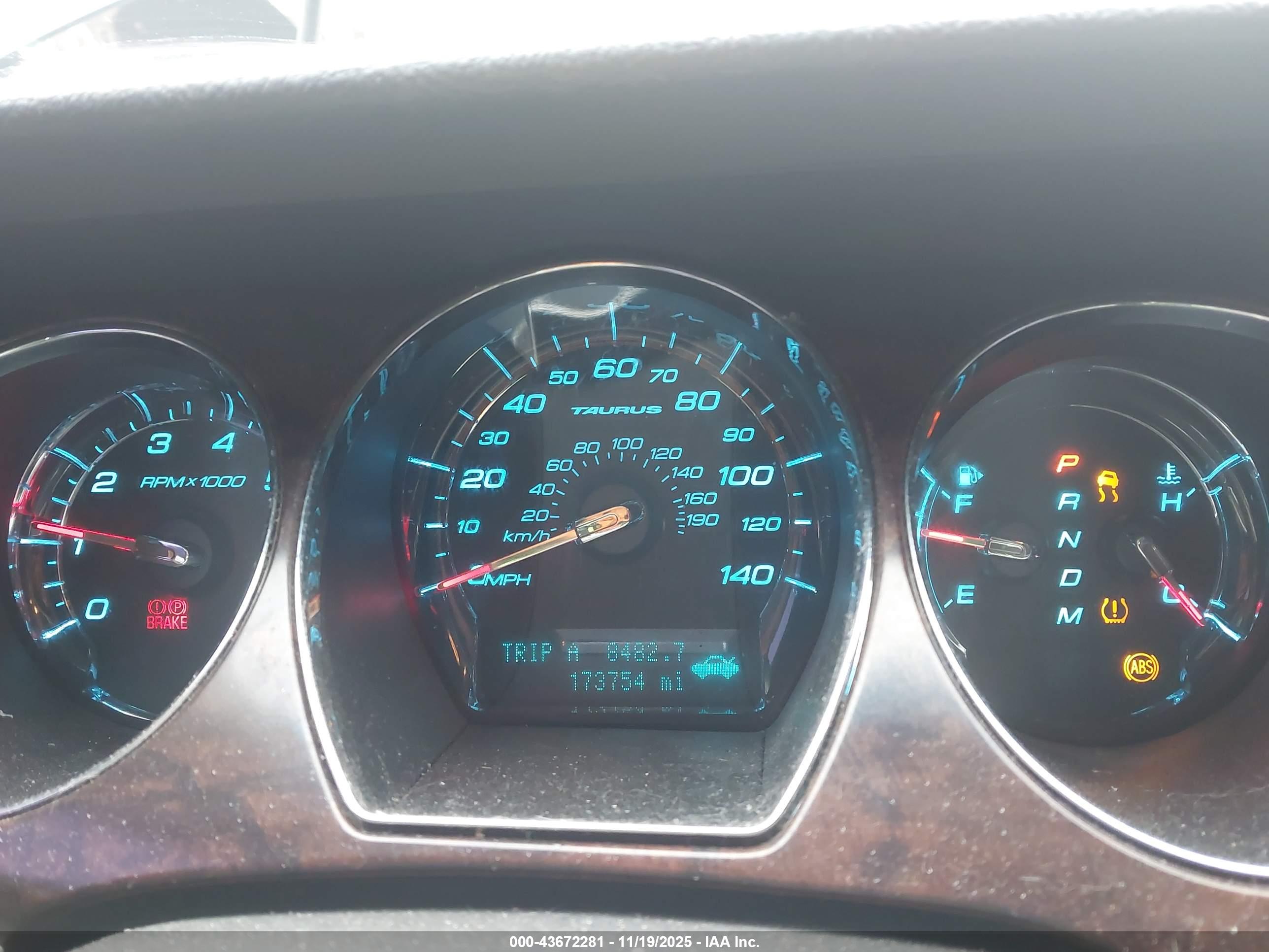 FORD TAURUS image 7