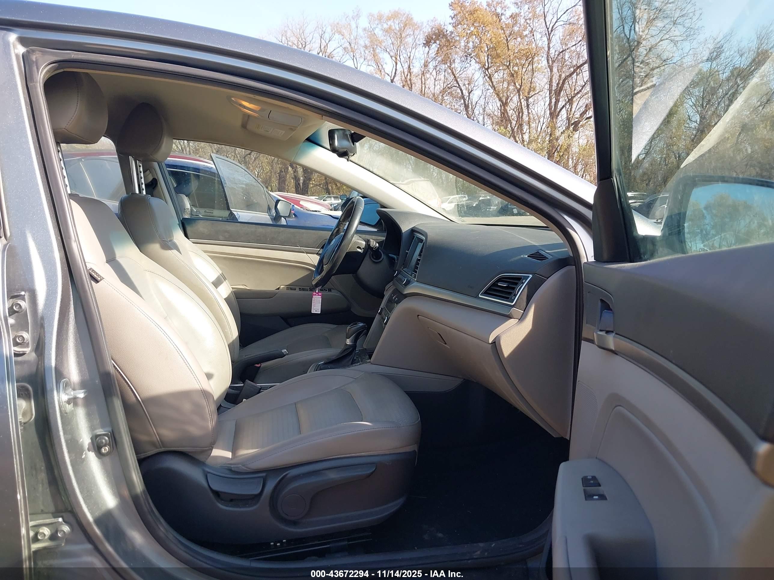 HYUNDAI ELANTRA image 5