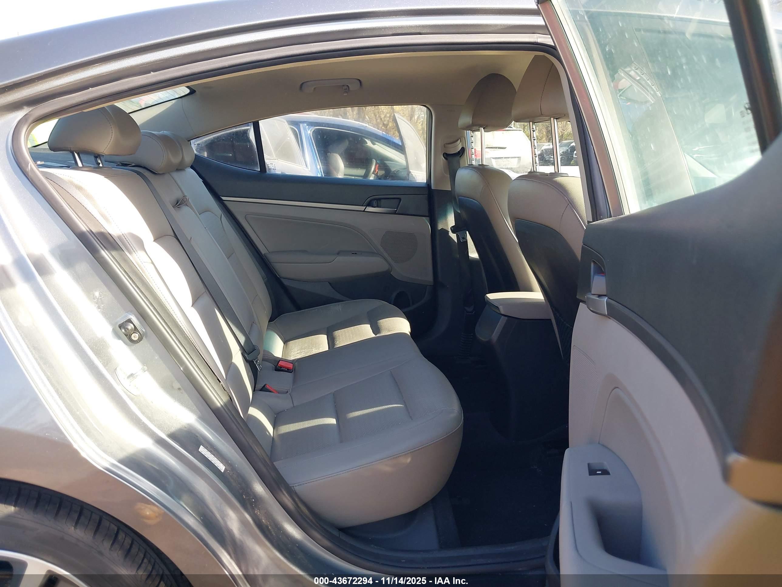 HYUNDAI ELANTRA image 8