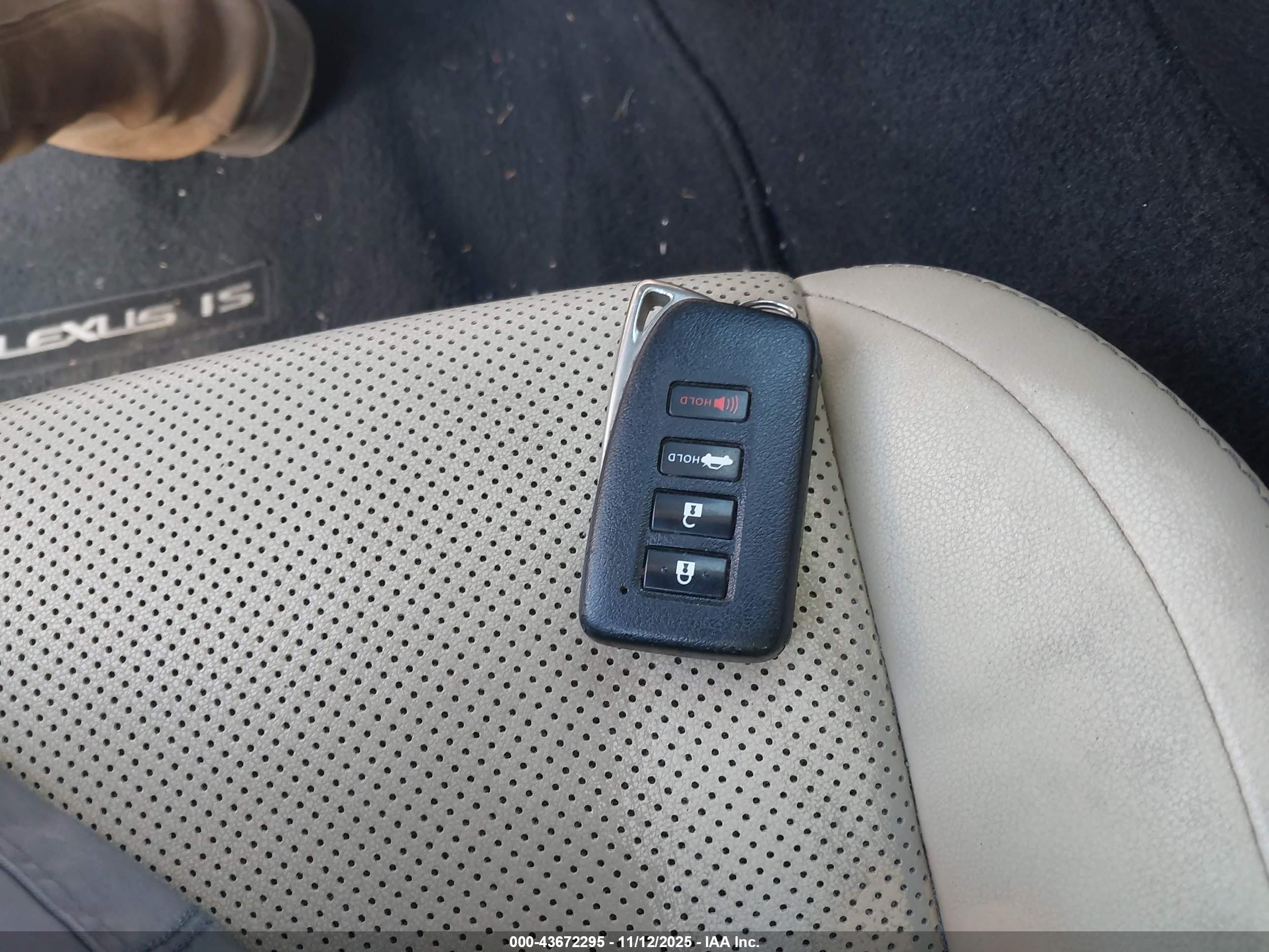 LEXUS IS image 11