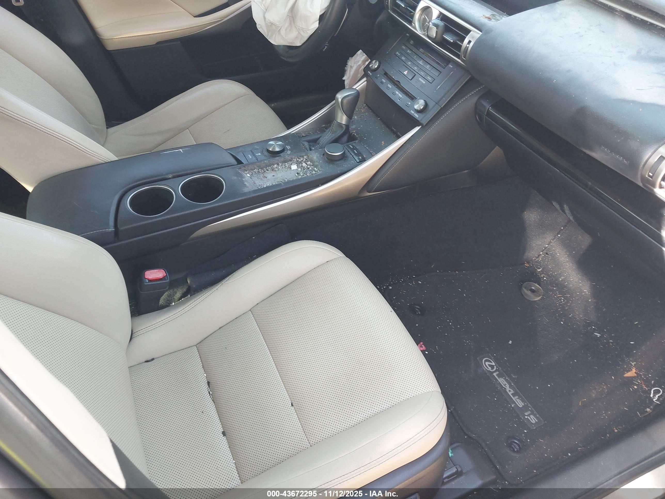 LEXUS IS image 5
