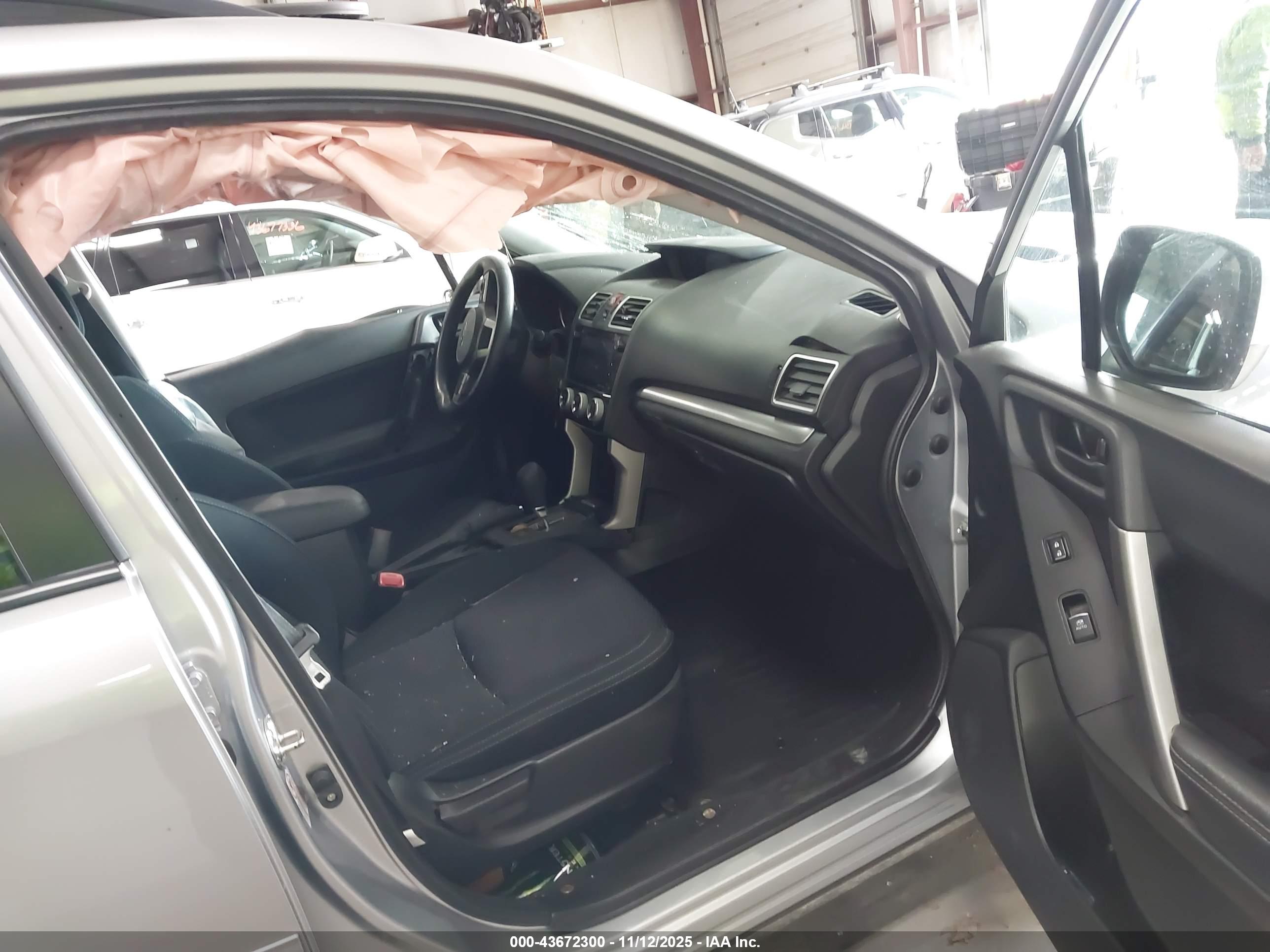 SUBARU FORESTER image 5