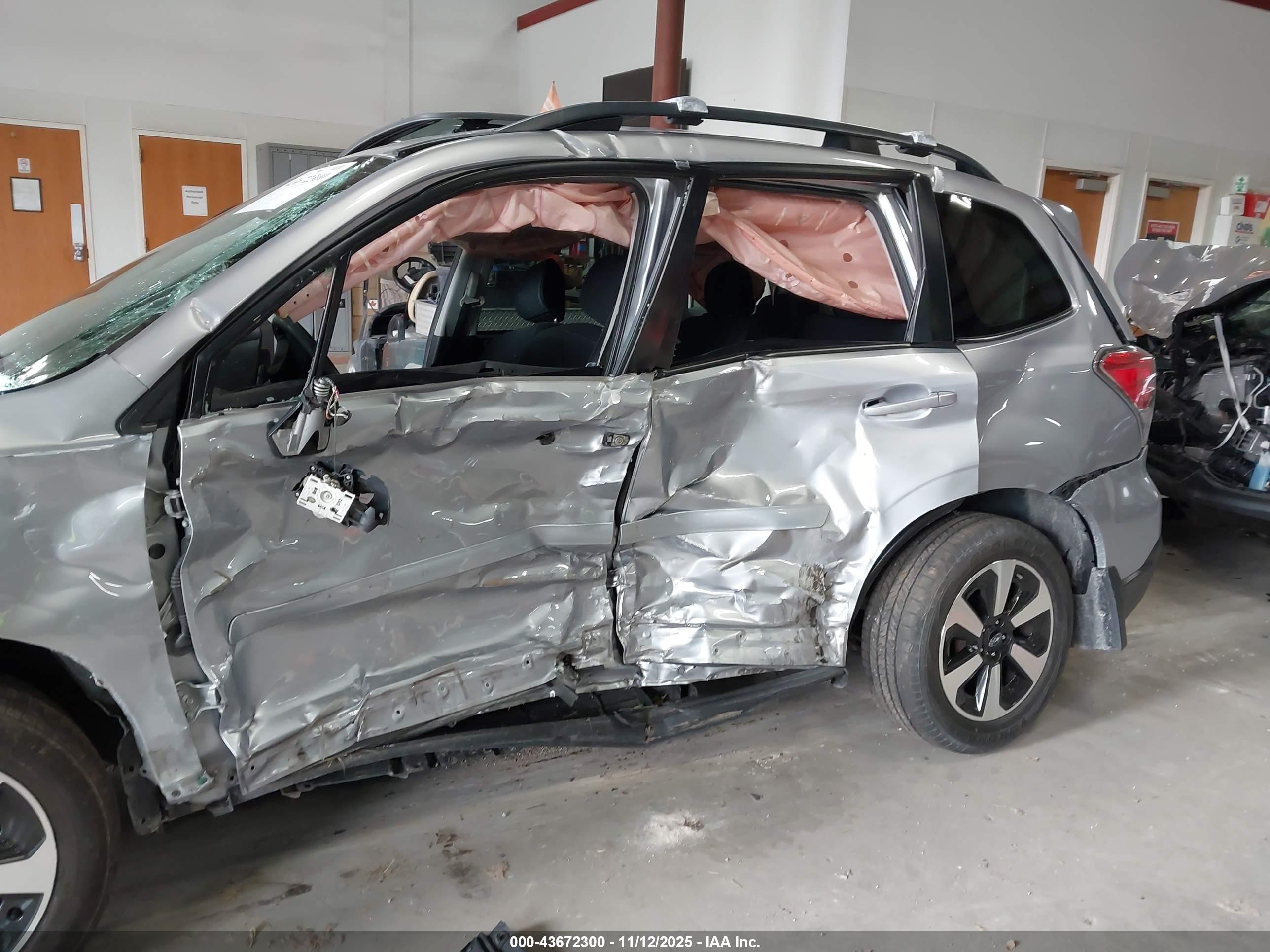 SUBARU FORESTER image 6
