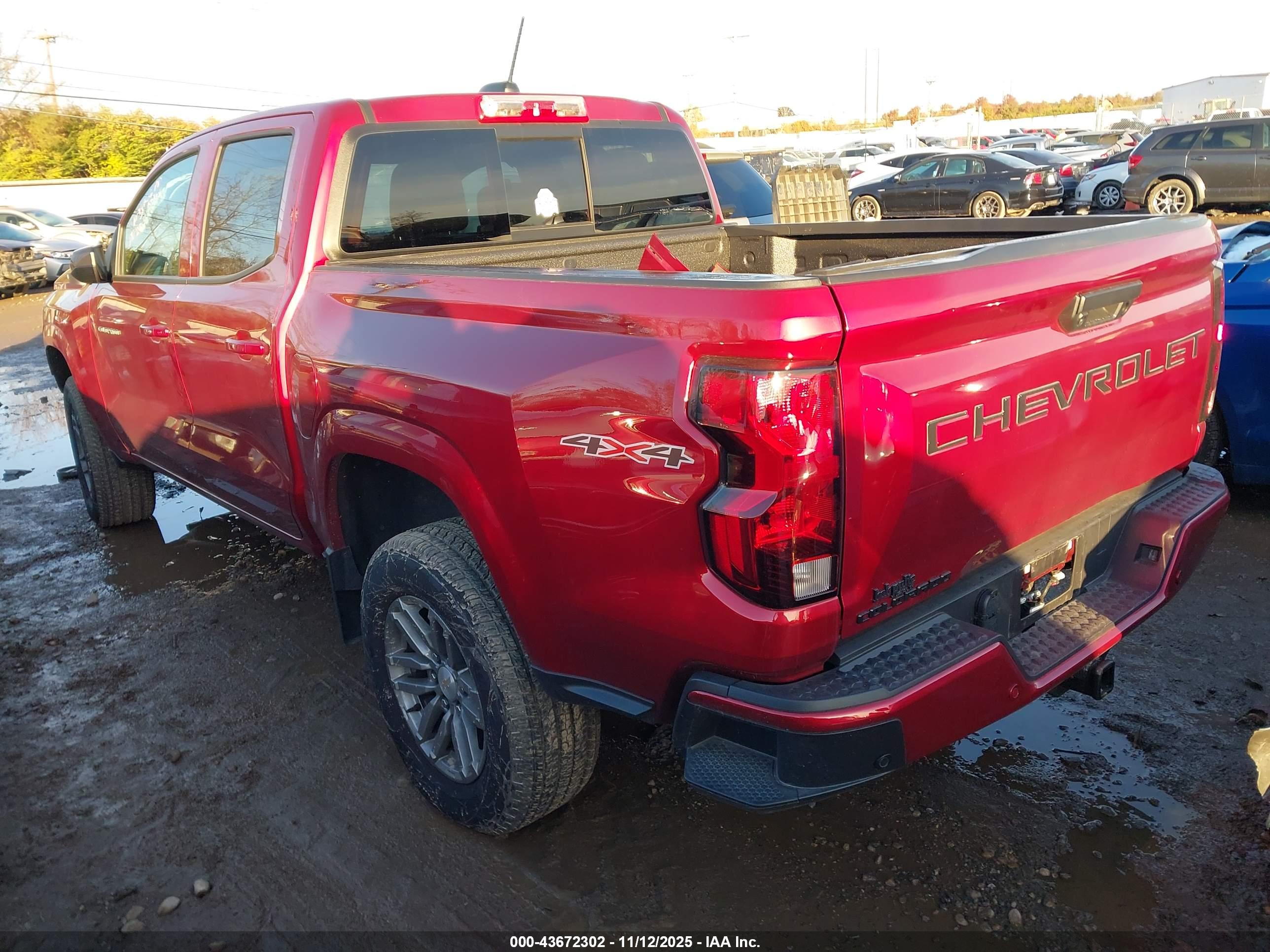 CHEVROLET COLORADO image 3