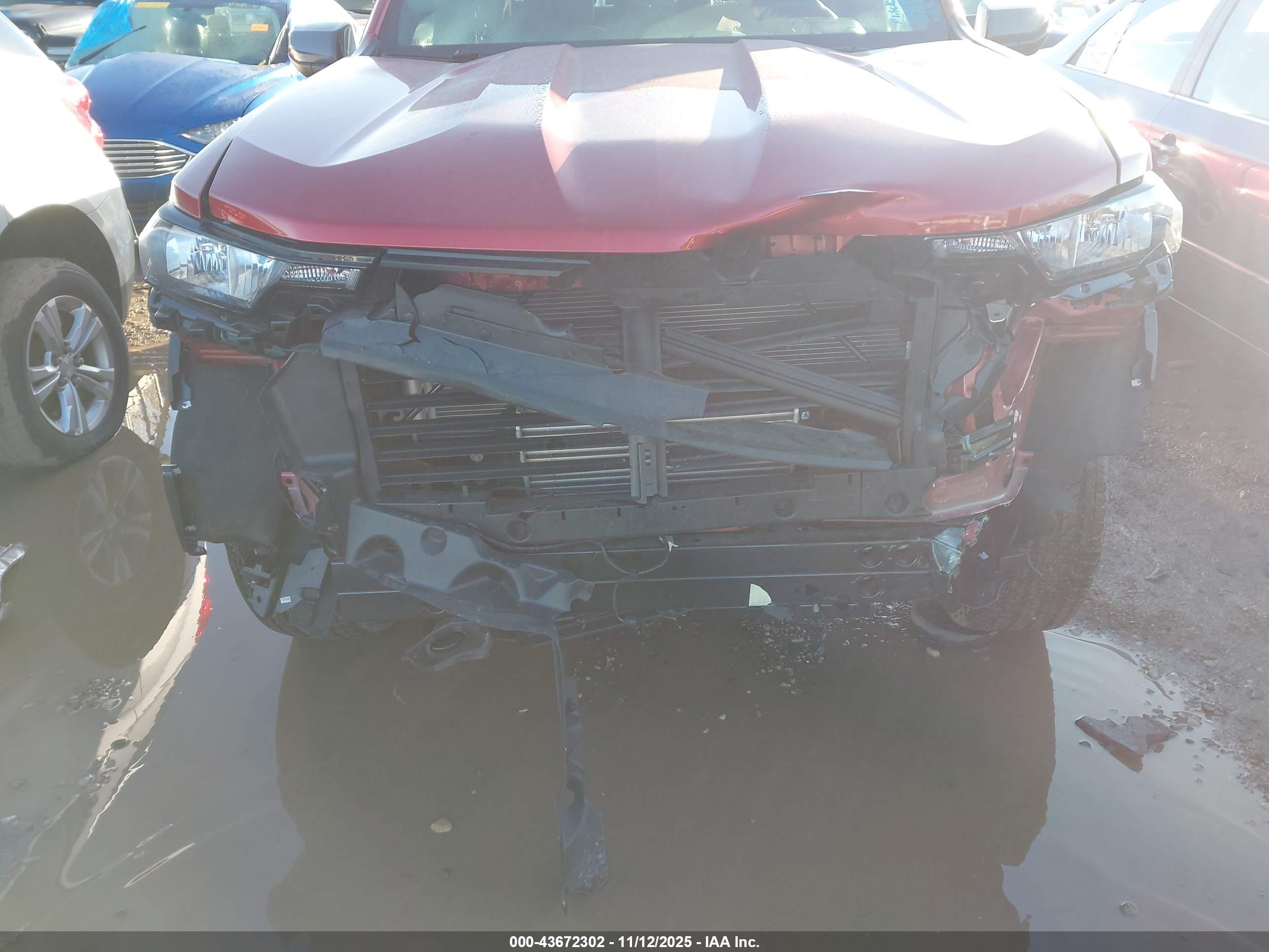 CHEVROLET COLORADO image 6
