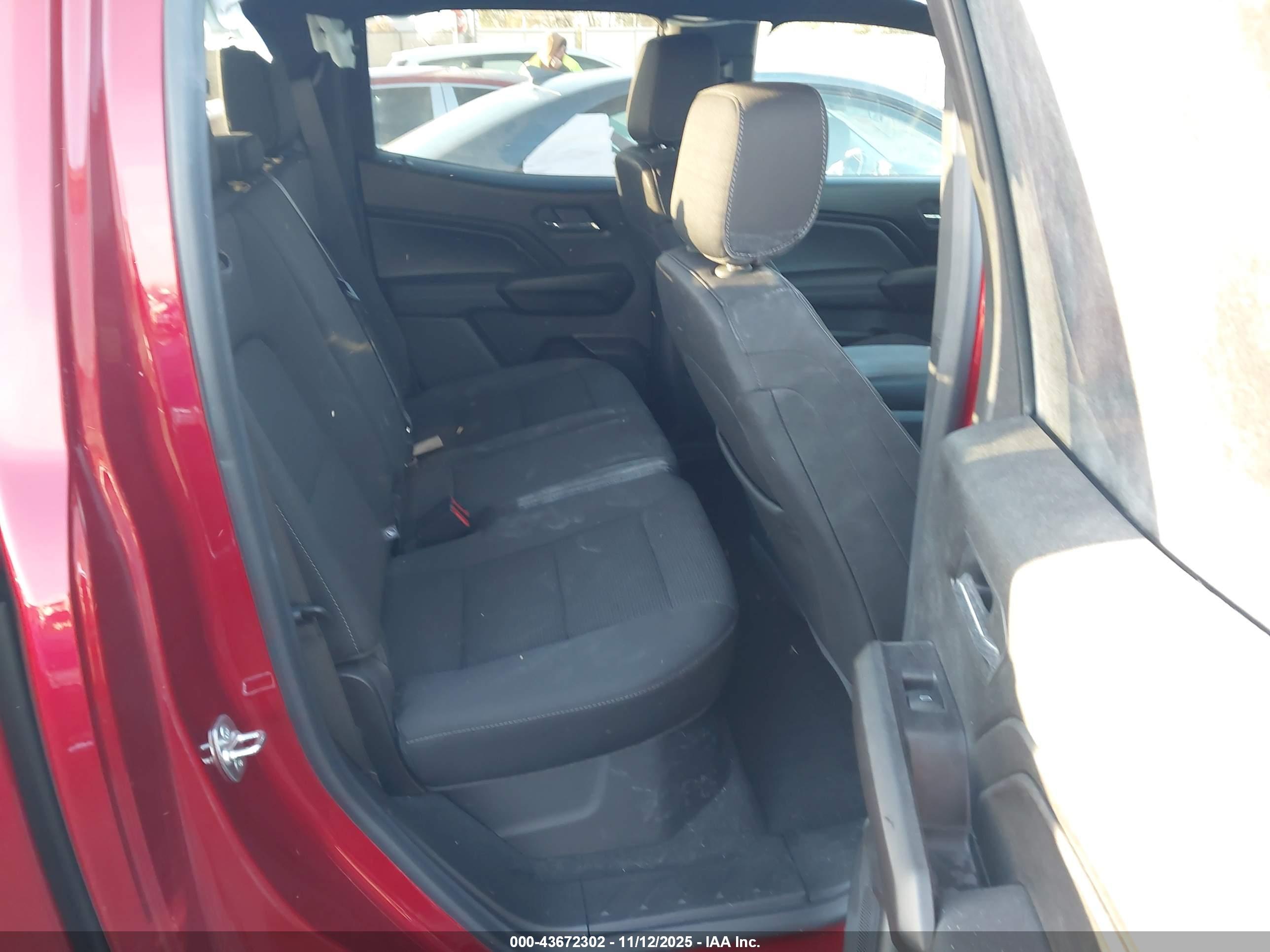 CHEVROLET COLORADO image 8