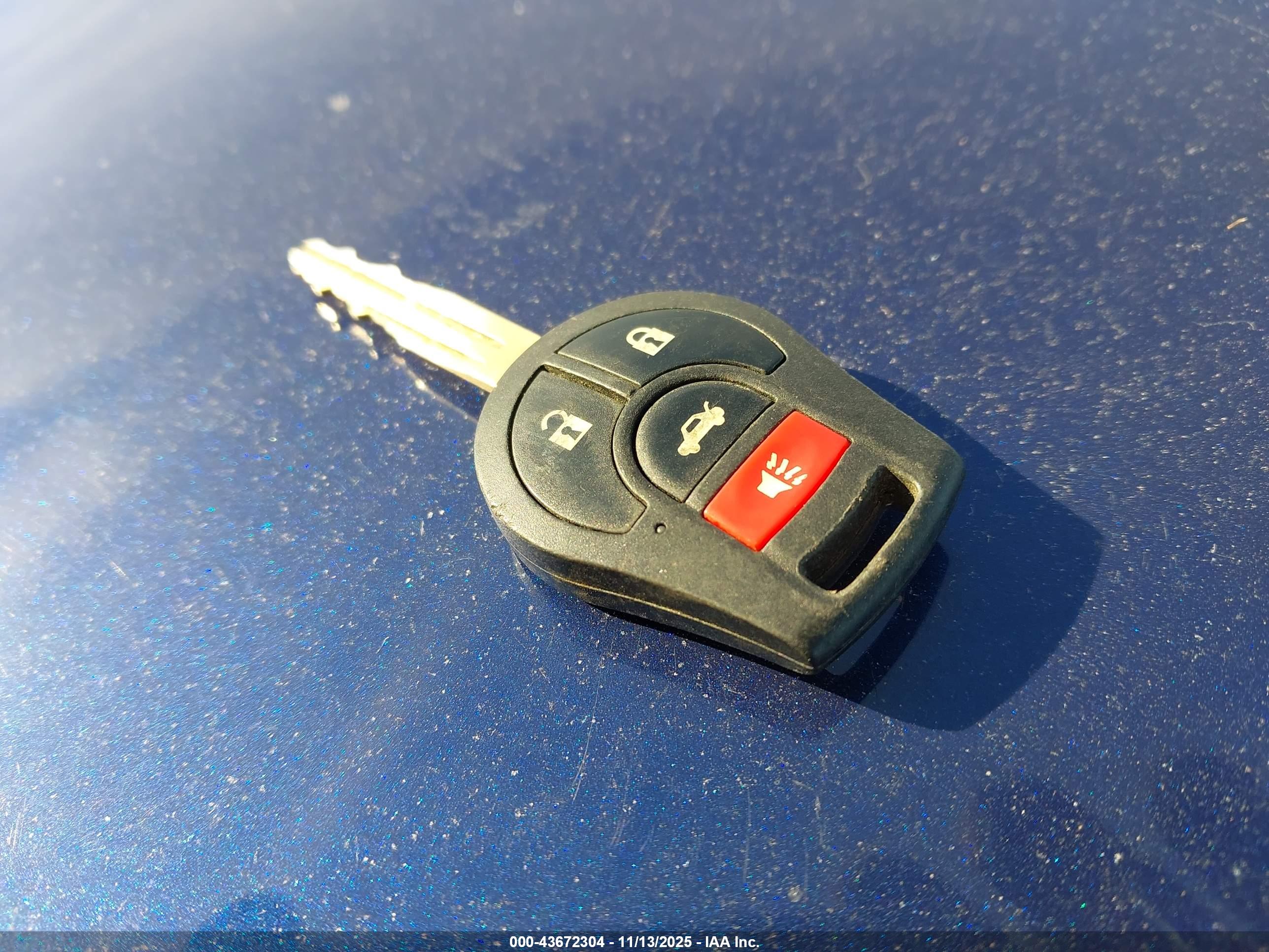 NISSAN VERSA image 11