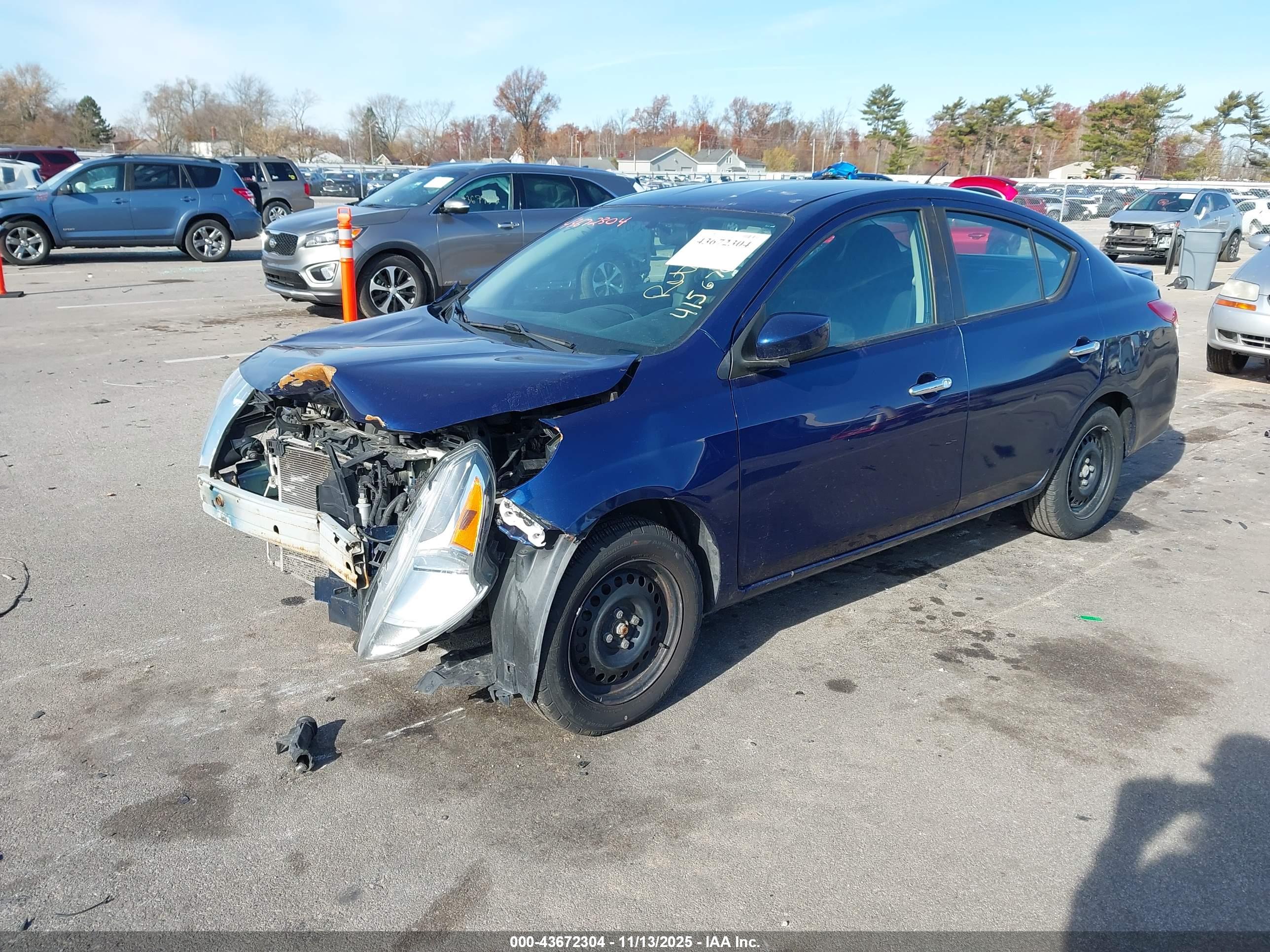 NISSAN VERSA image 2