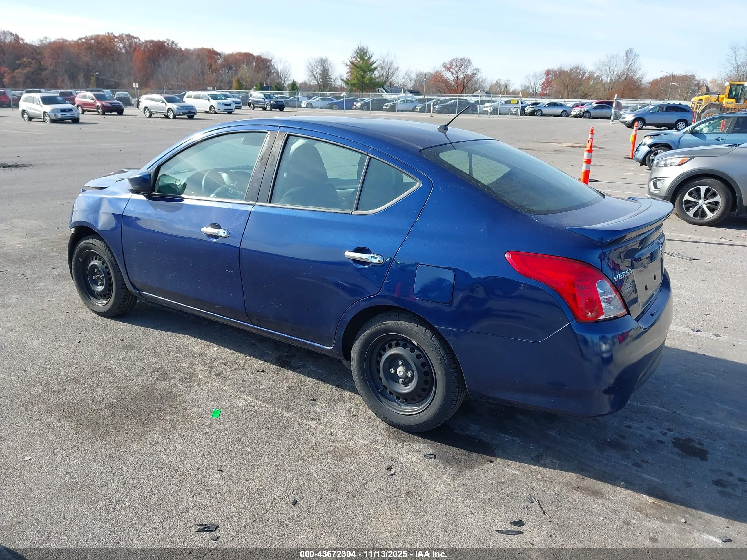 NISSAN VERSA image 3