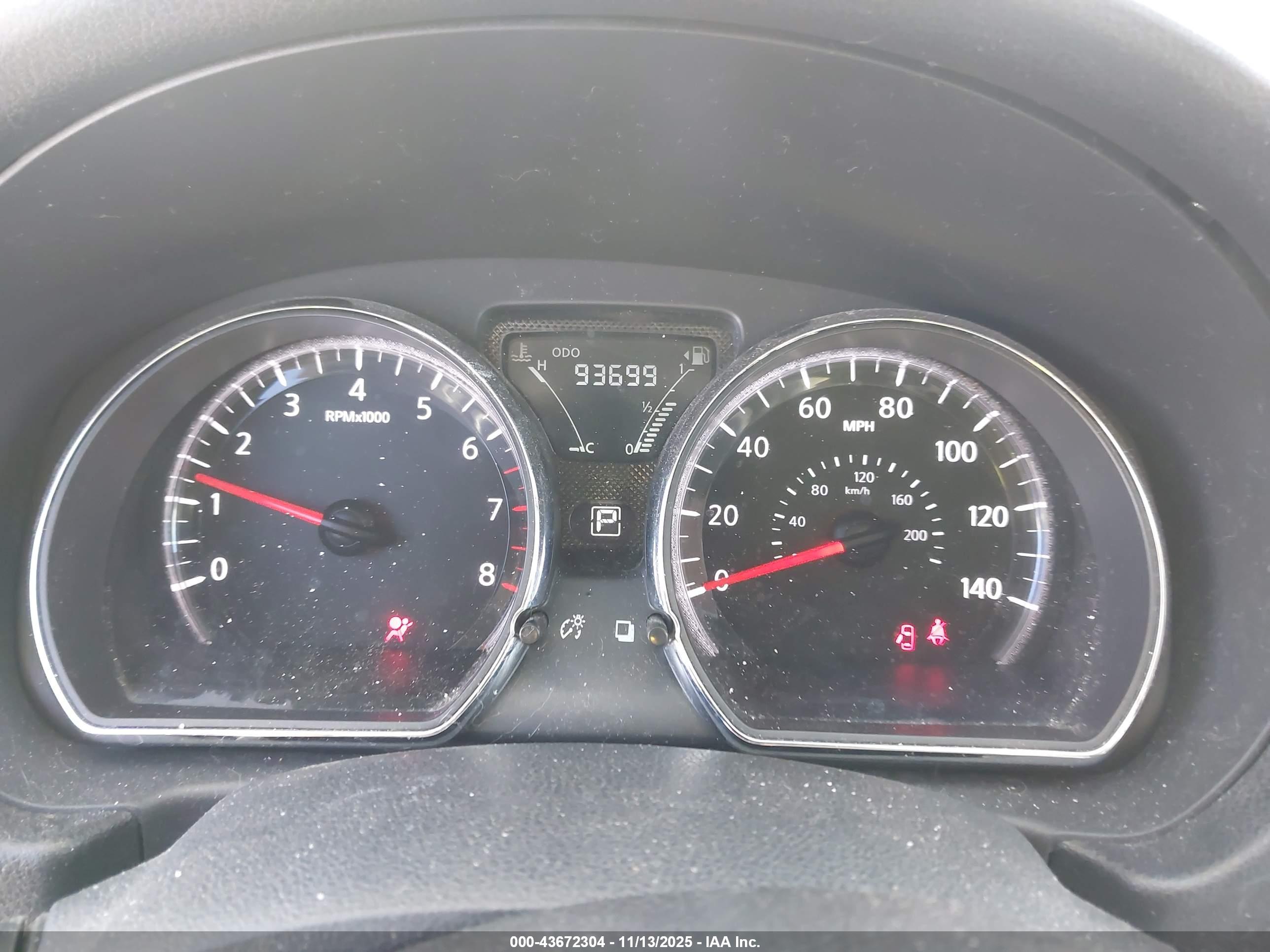 NISSAN VERSA image 7