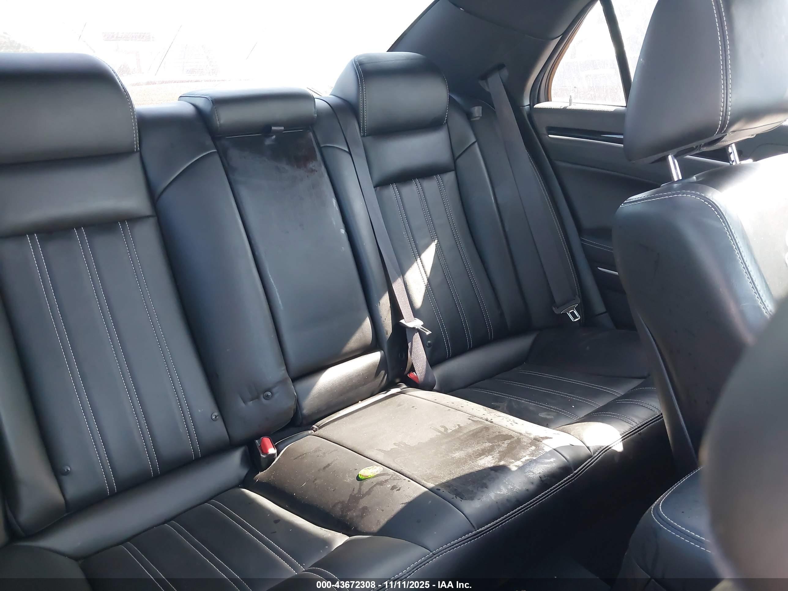 CHRYSLER 300 image 8