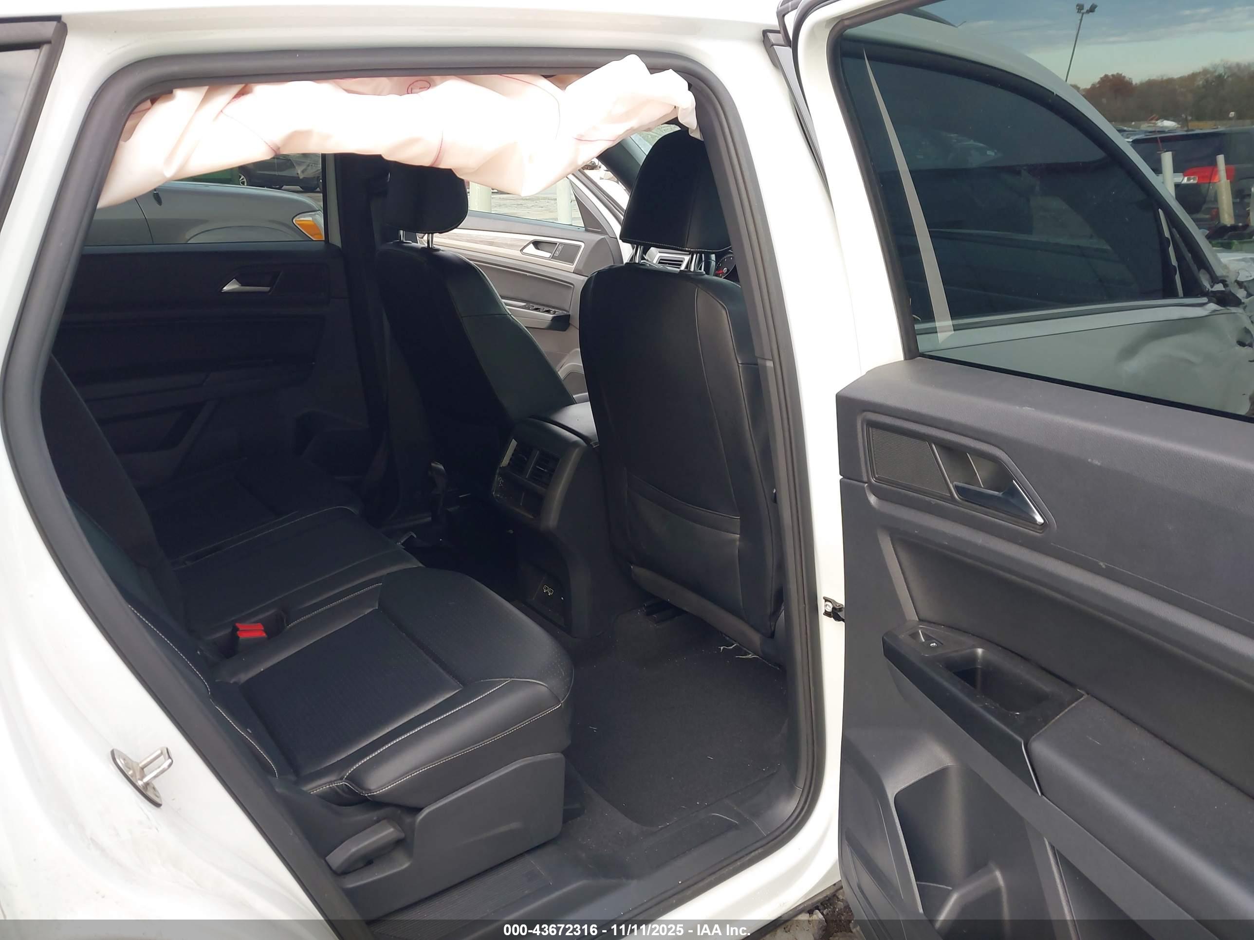 VOLKSWAGEN ATLAS image 8