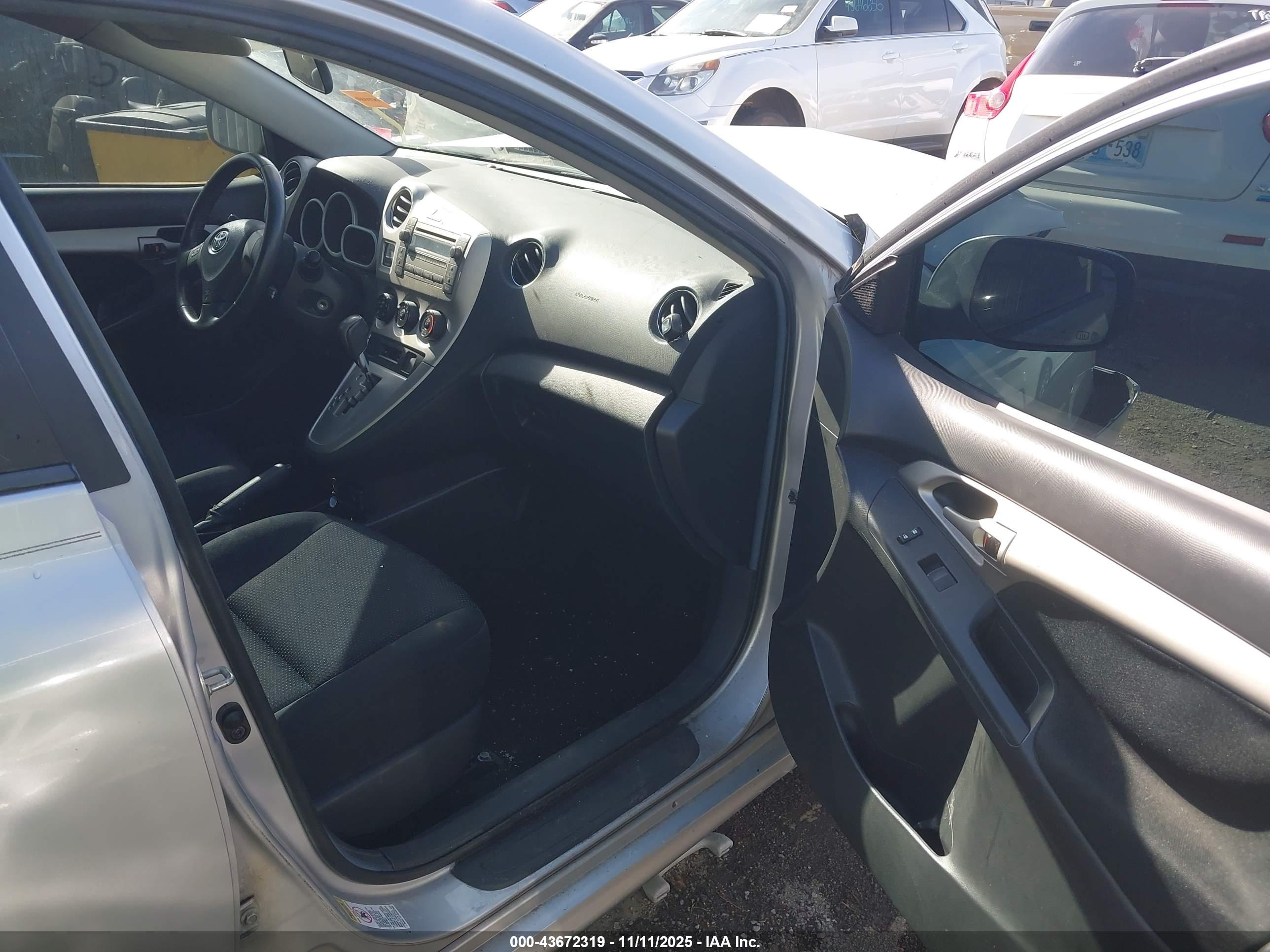 TOYOTA MATRIX image 5