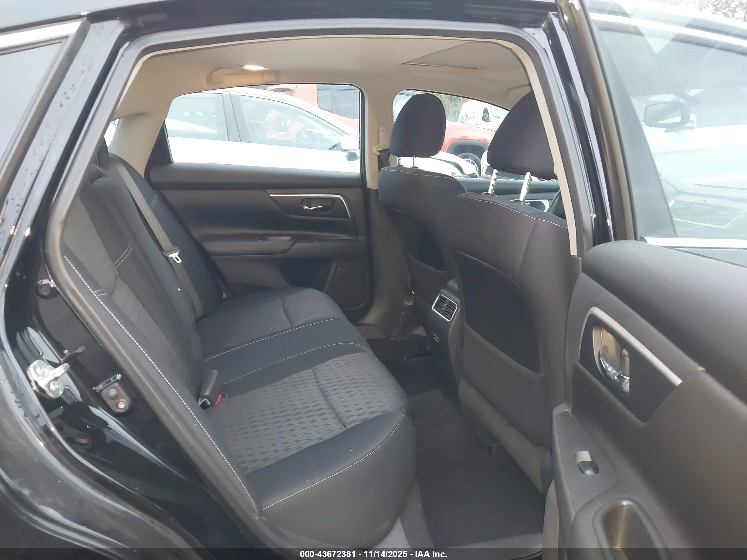 NISSAN ALTIMA image 8