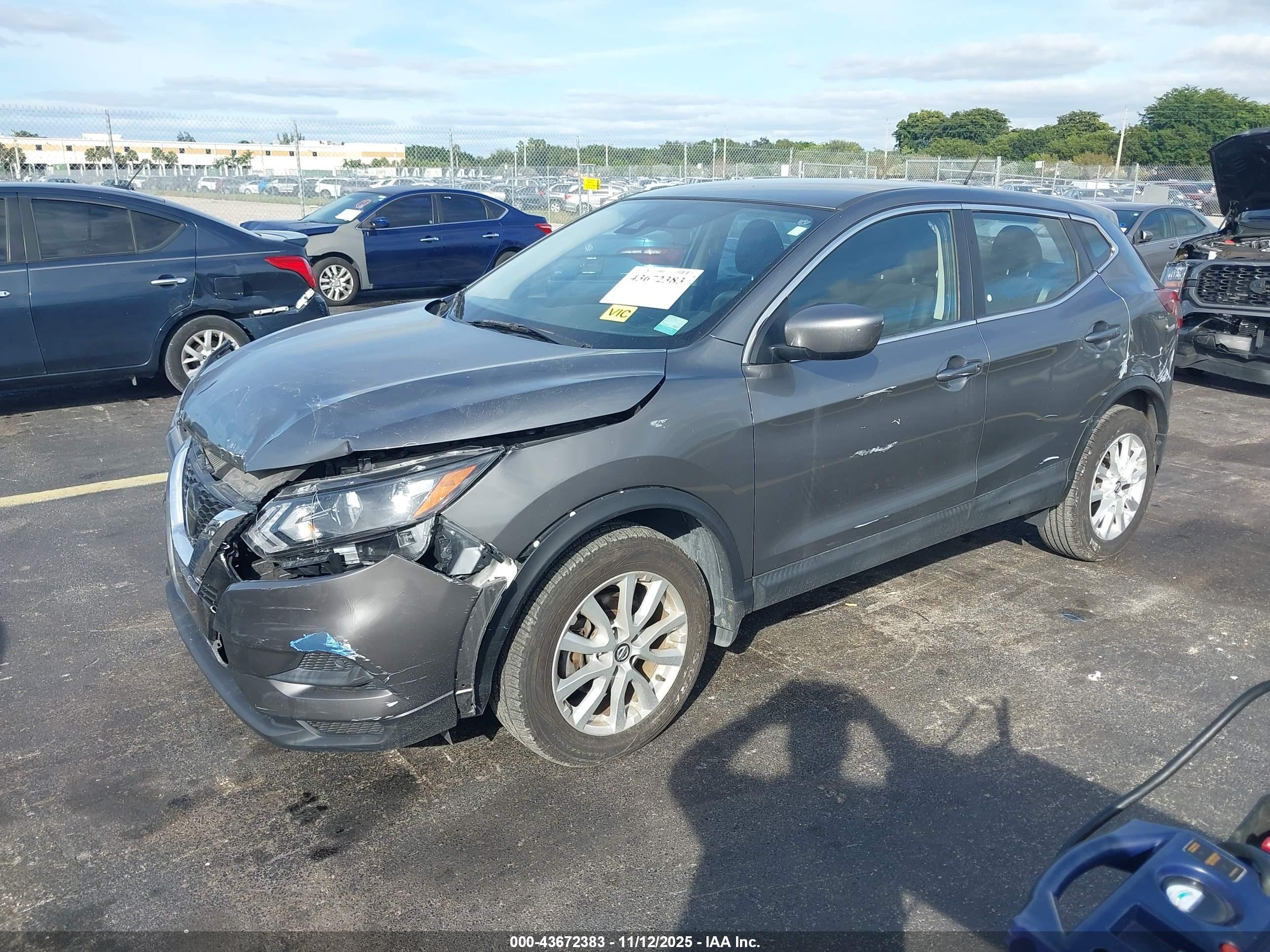 NISSAN ROGUE image 2