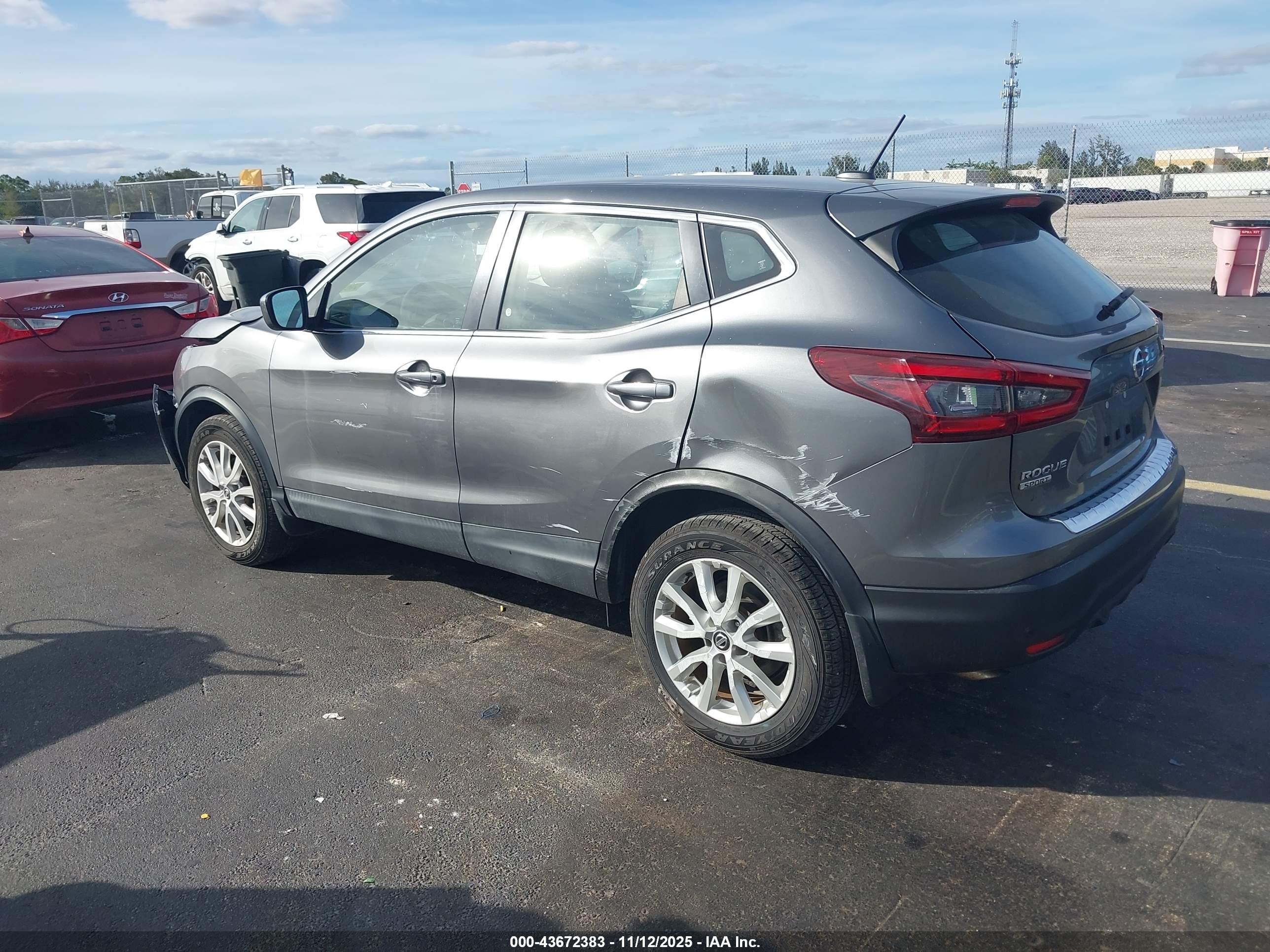 NISSAN ROGUE image 3