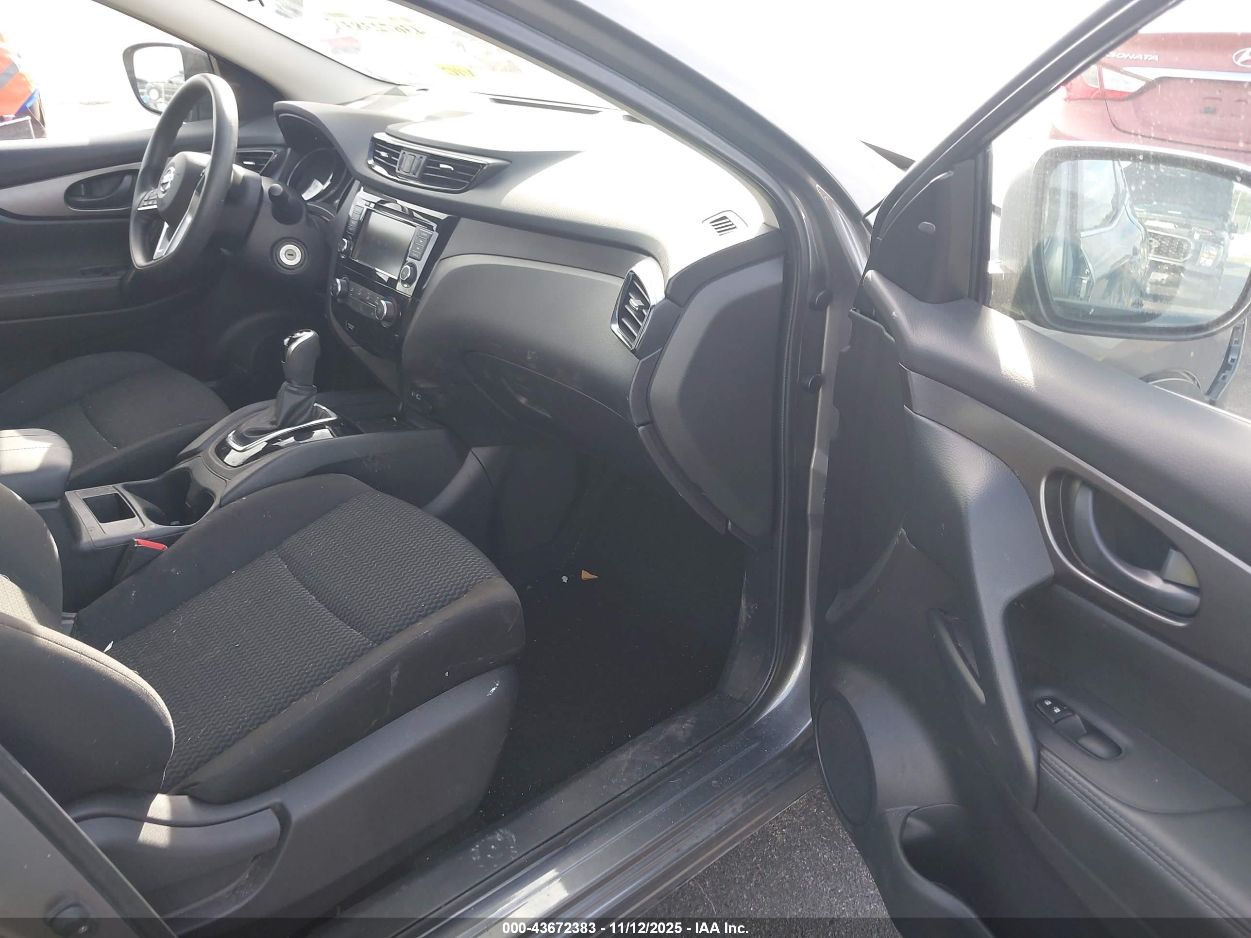 NISSAN ROGUE image 5