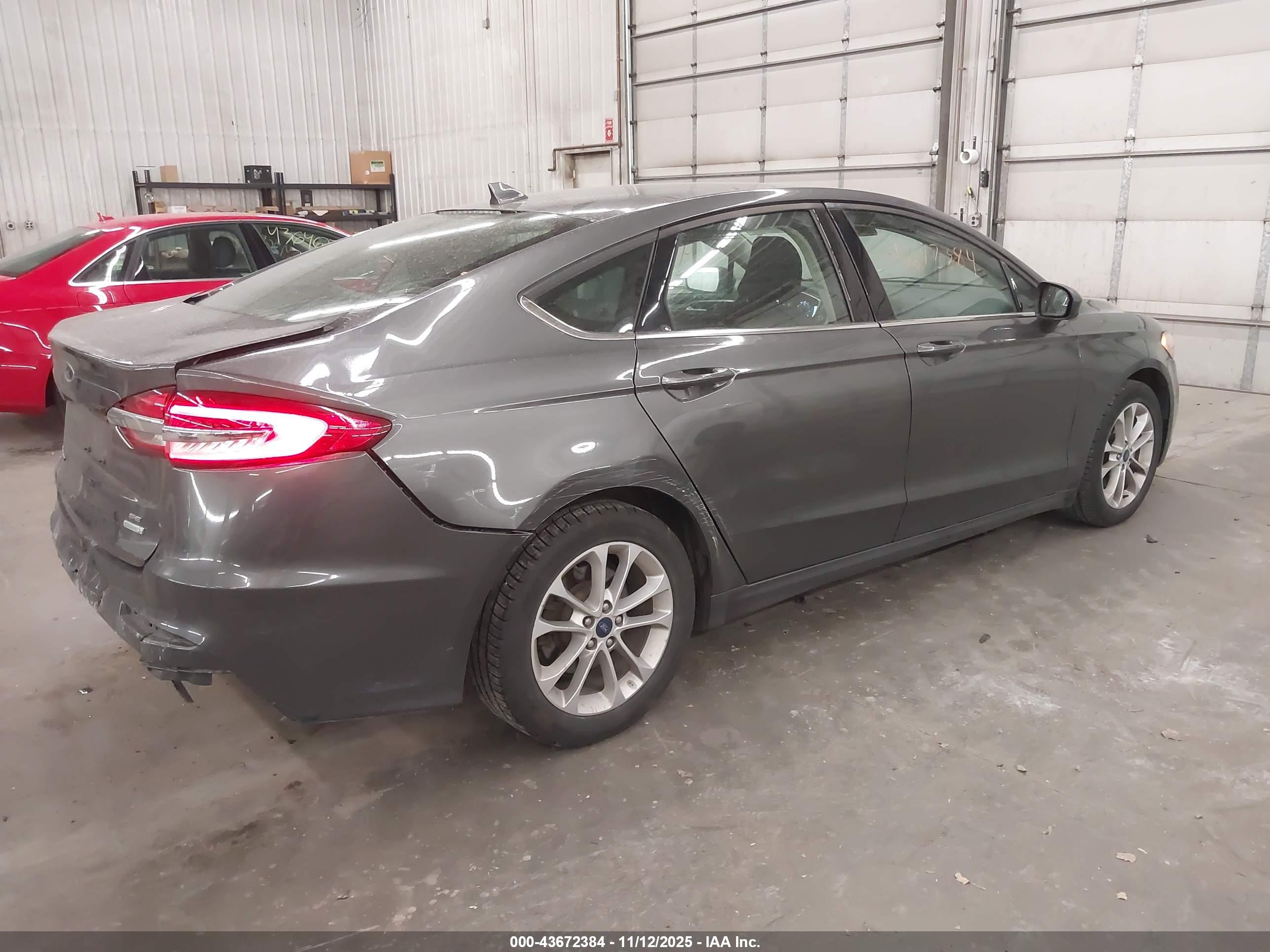 FORD FUSION image 4