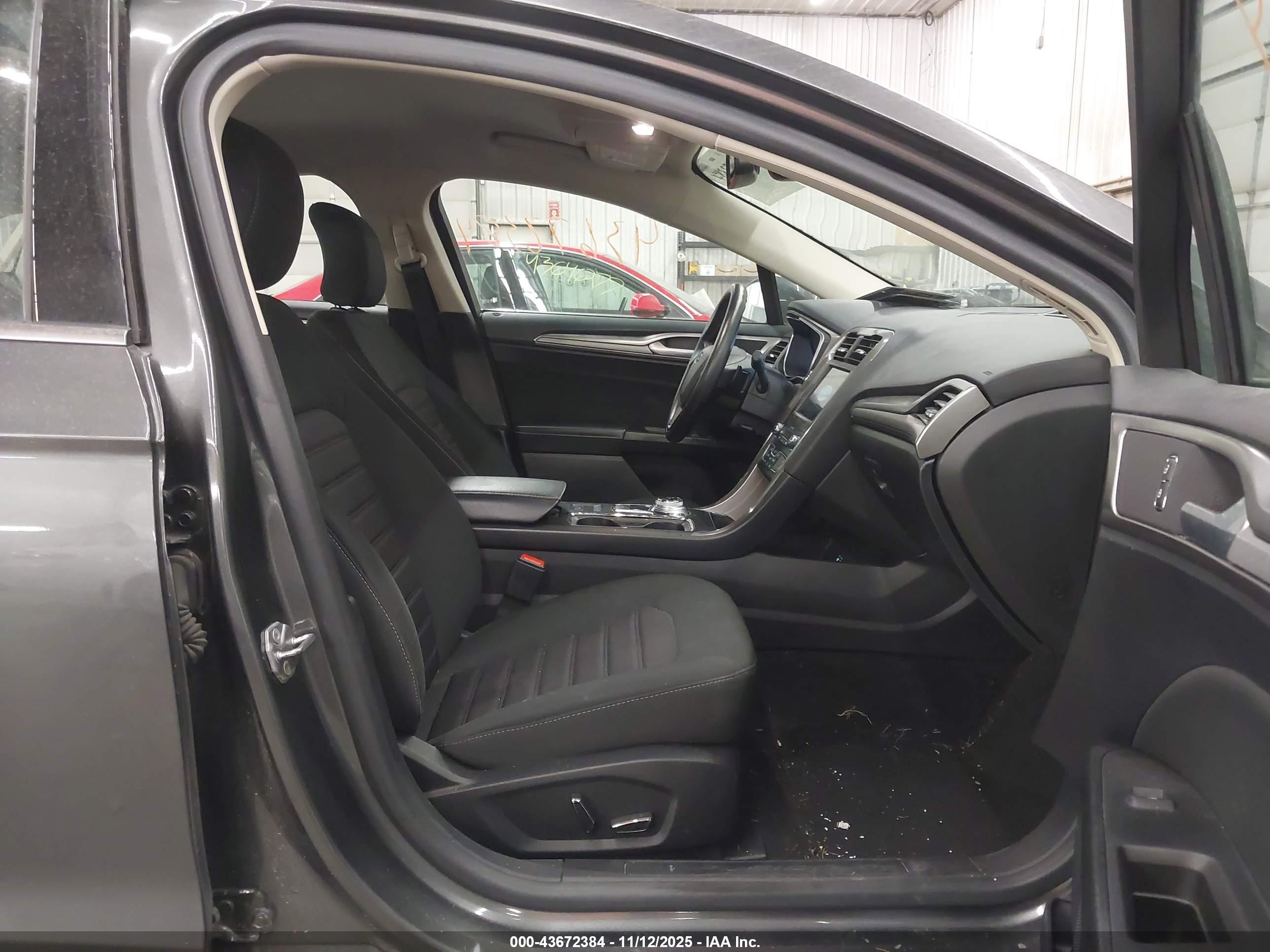 FORD FUSION image 5