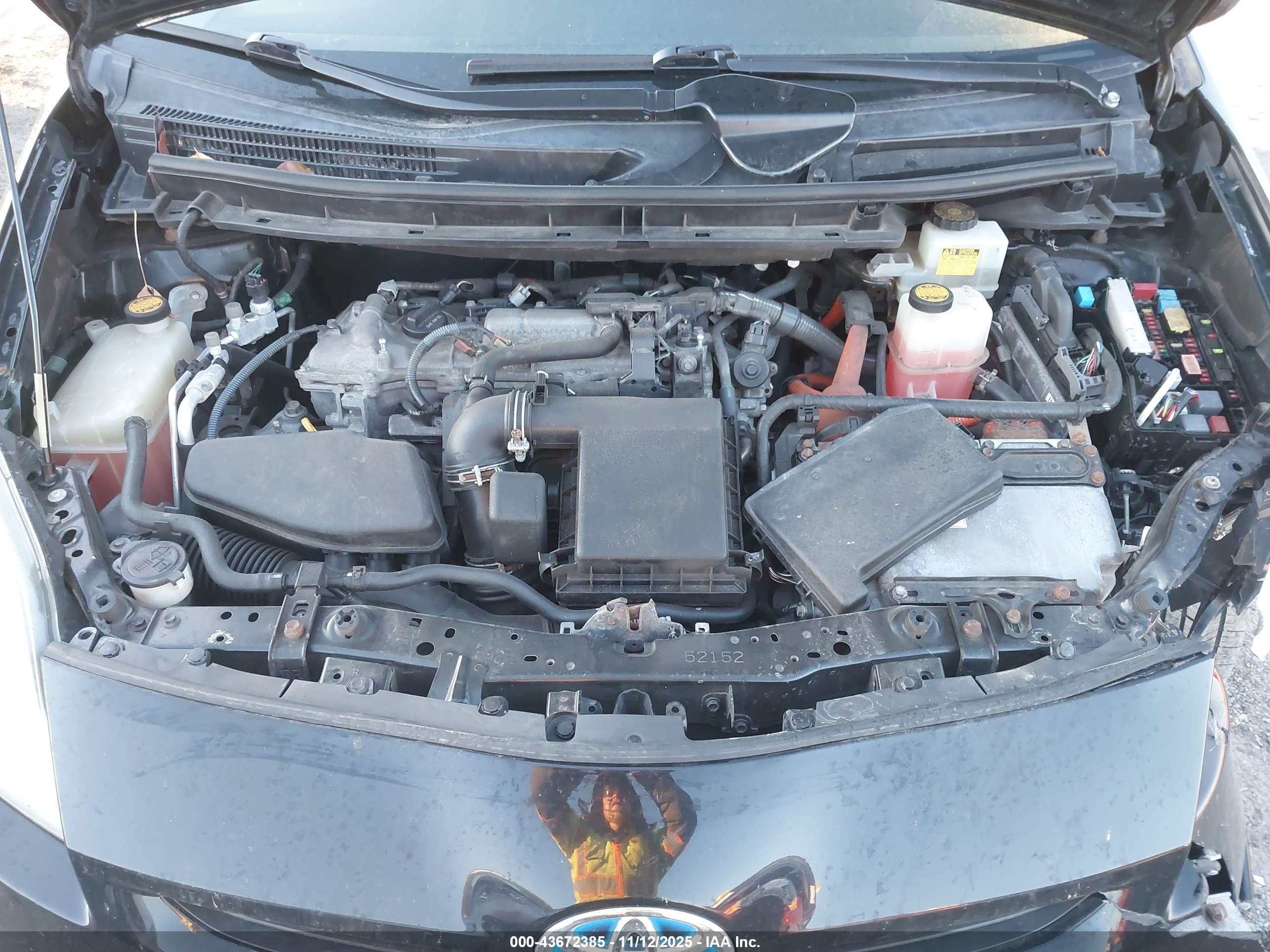 TOYOTA PRIUS image 10