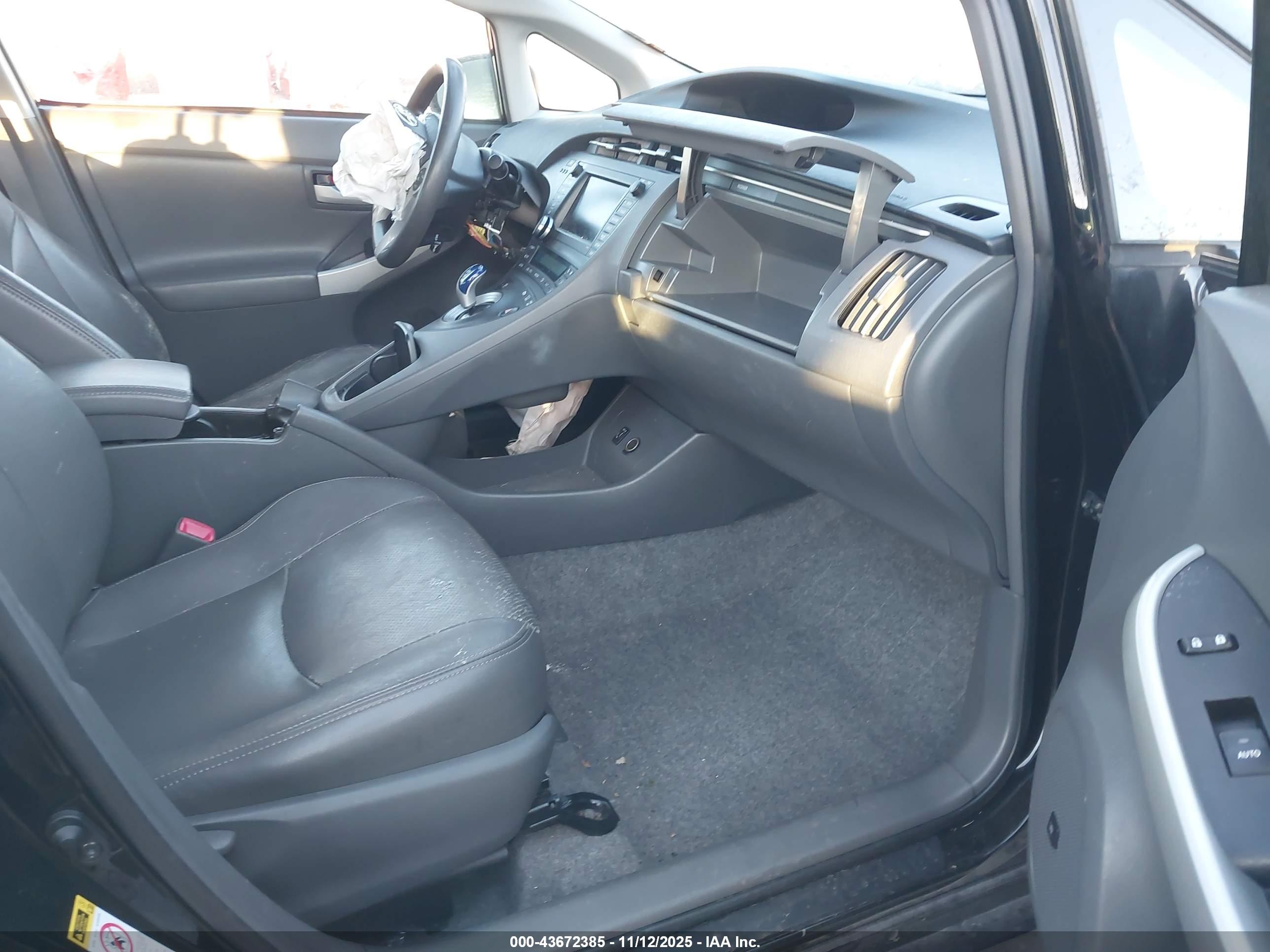 TOYOTA PRIUS image 5