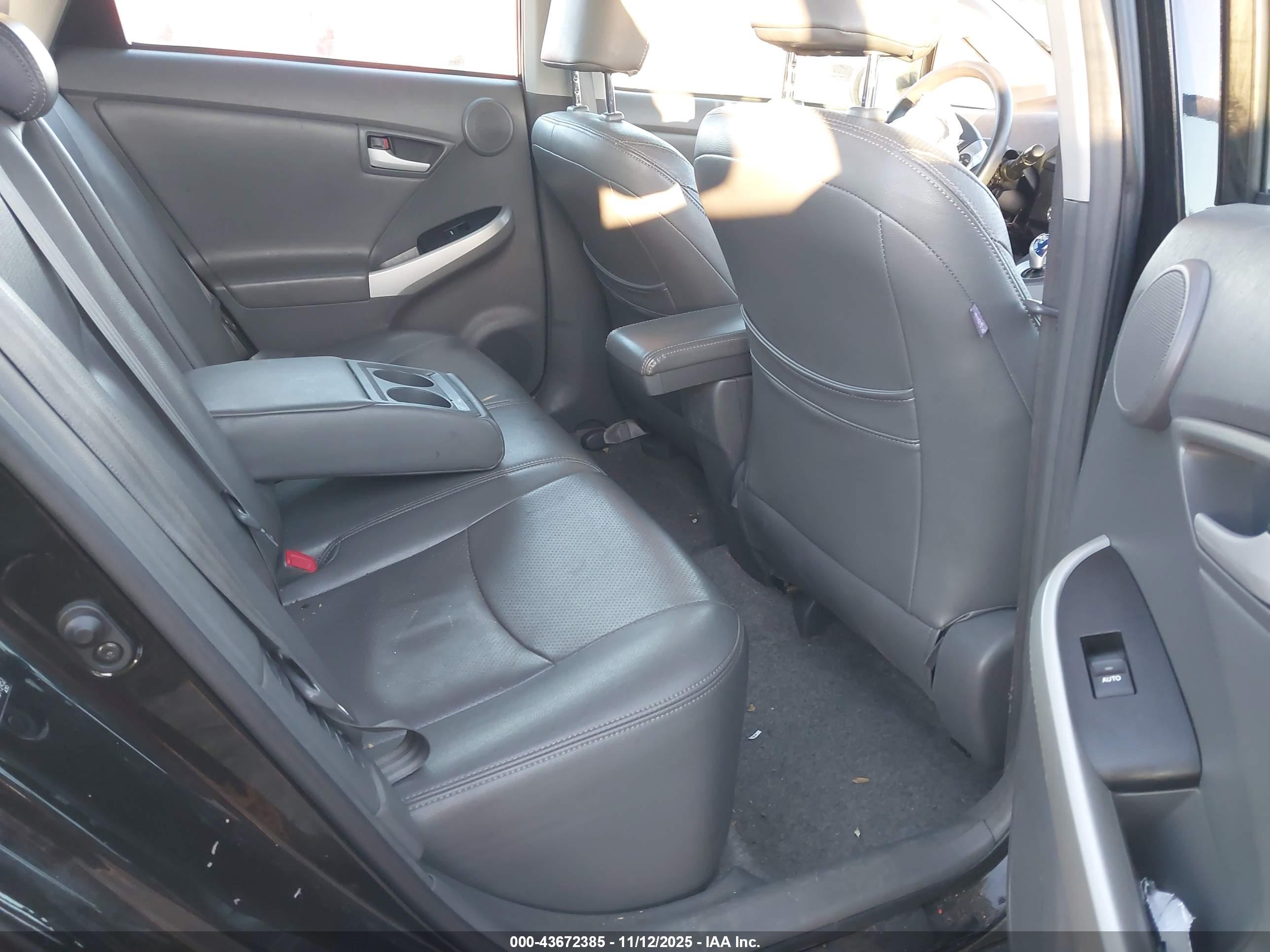 TOYOTA PRIUS image 8