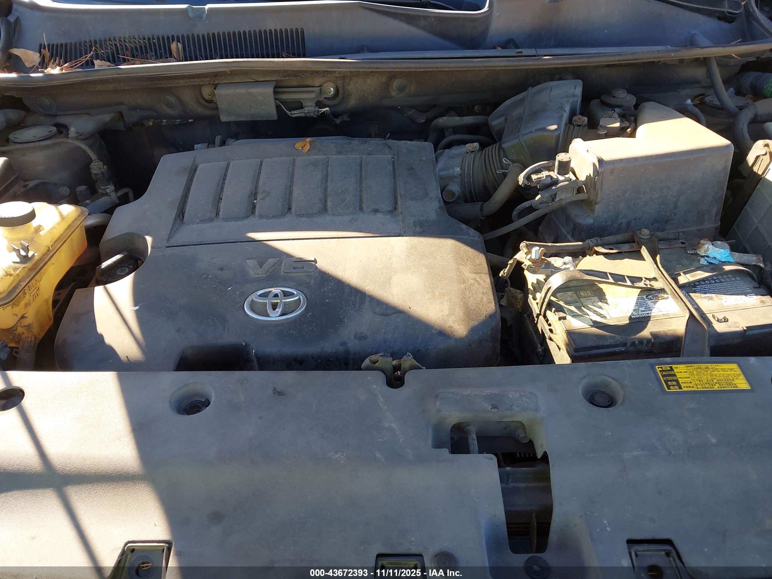 TOYOTA RAV4 image 10