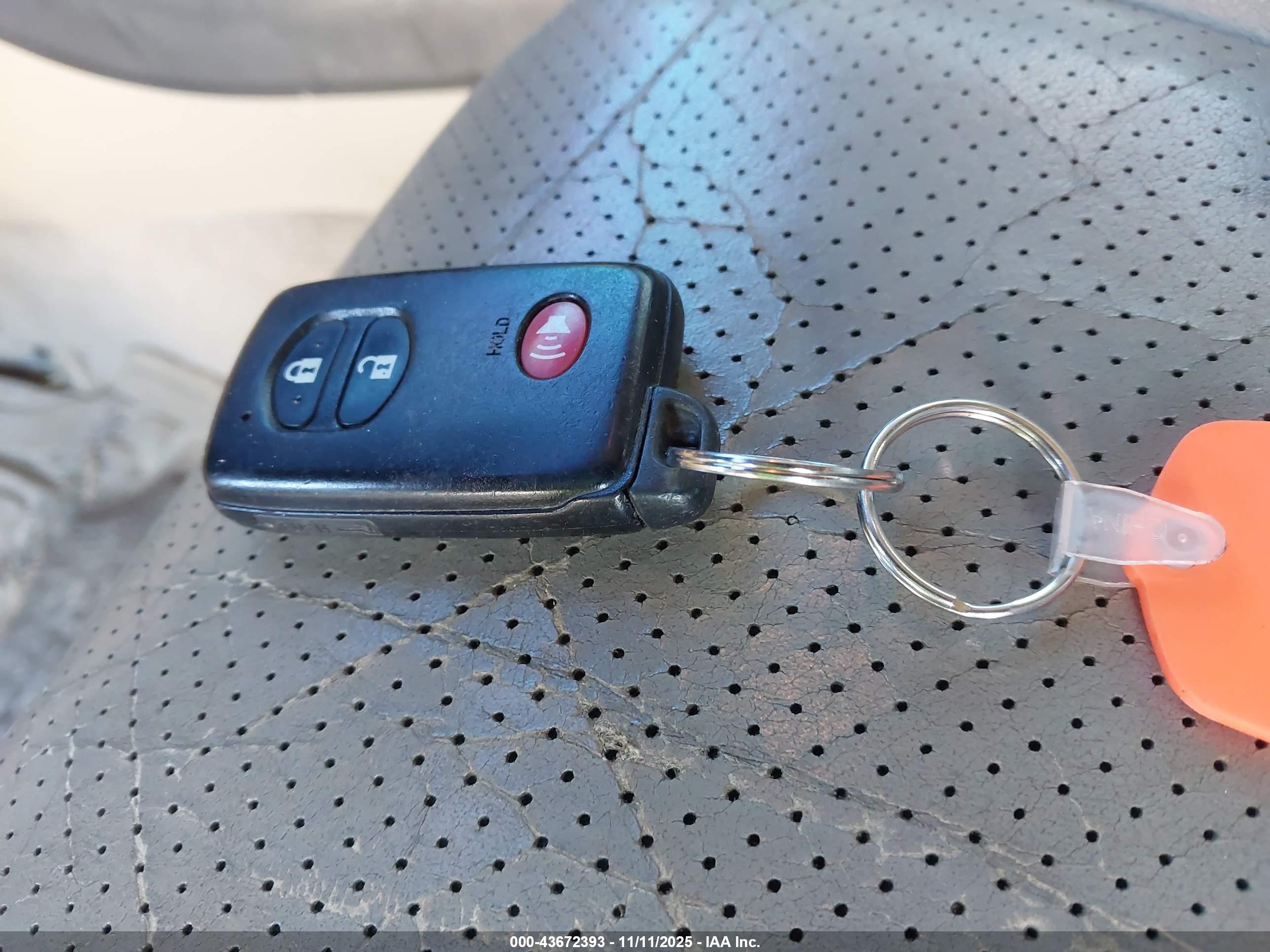 TOYOTA RAV4 image 11