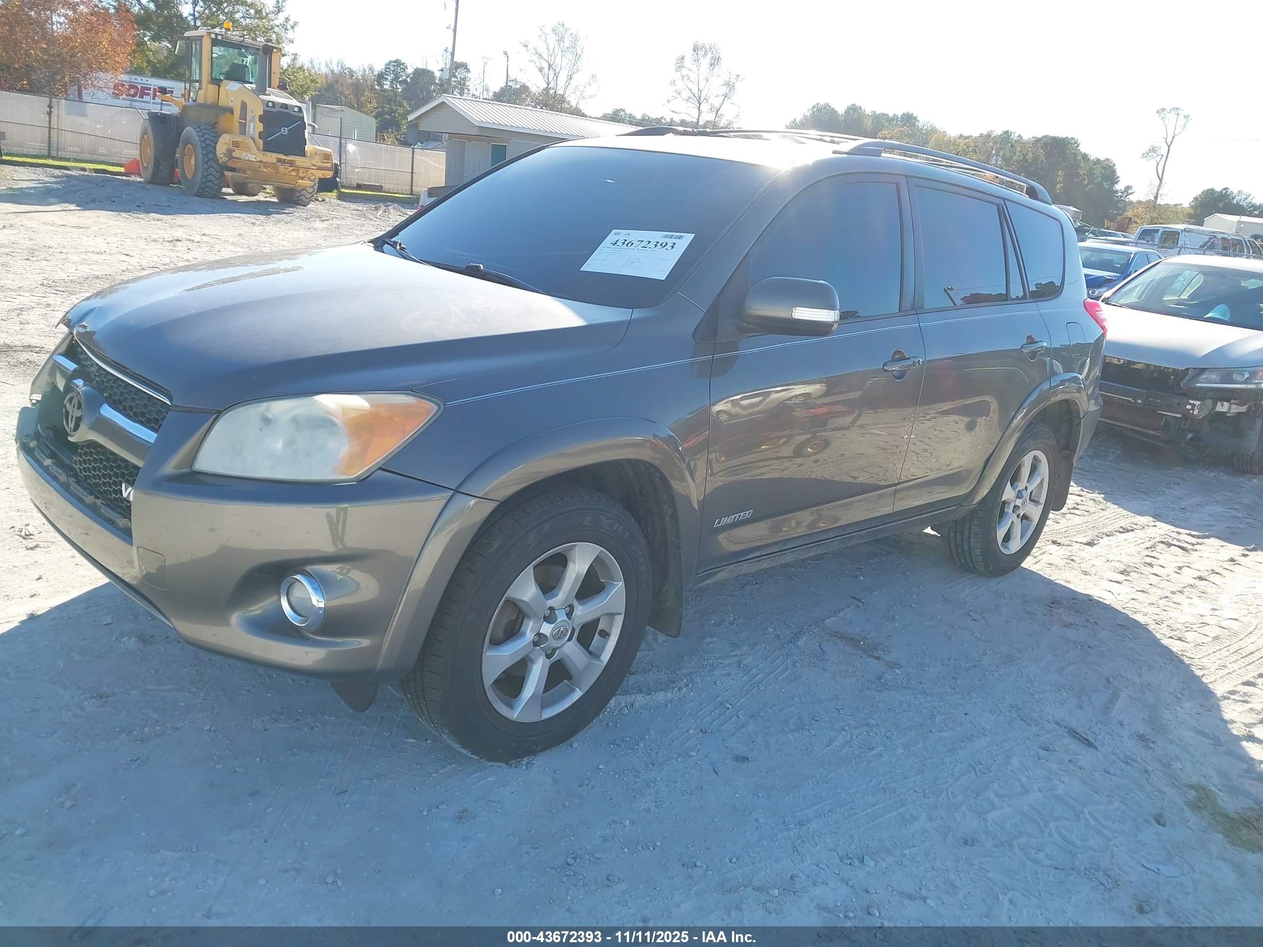 TOYOTA RAV4 image 2
