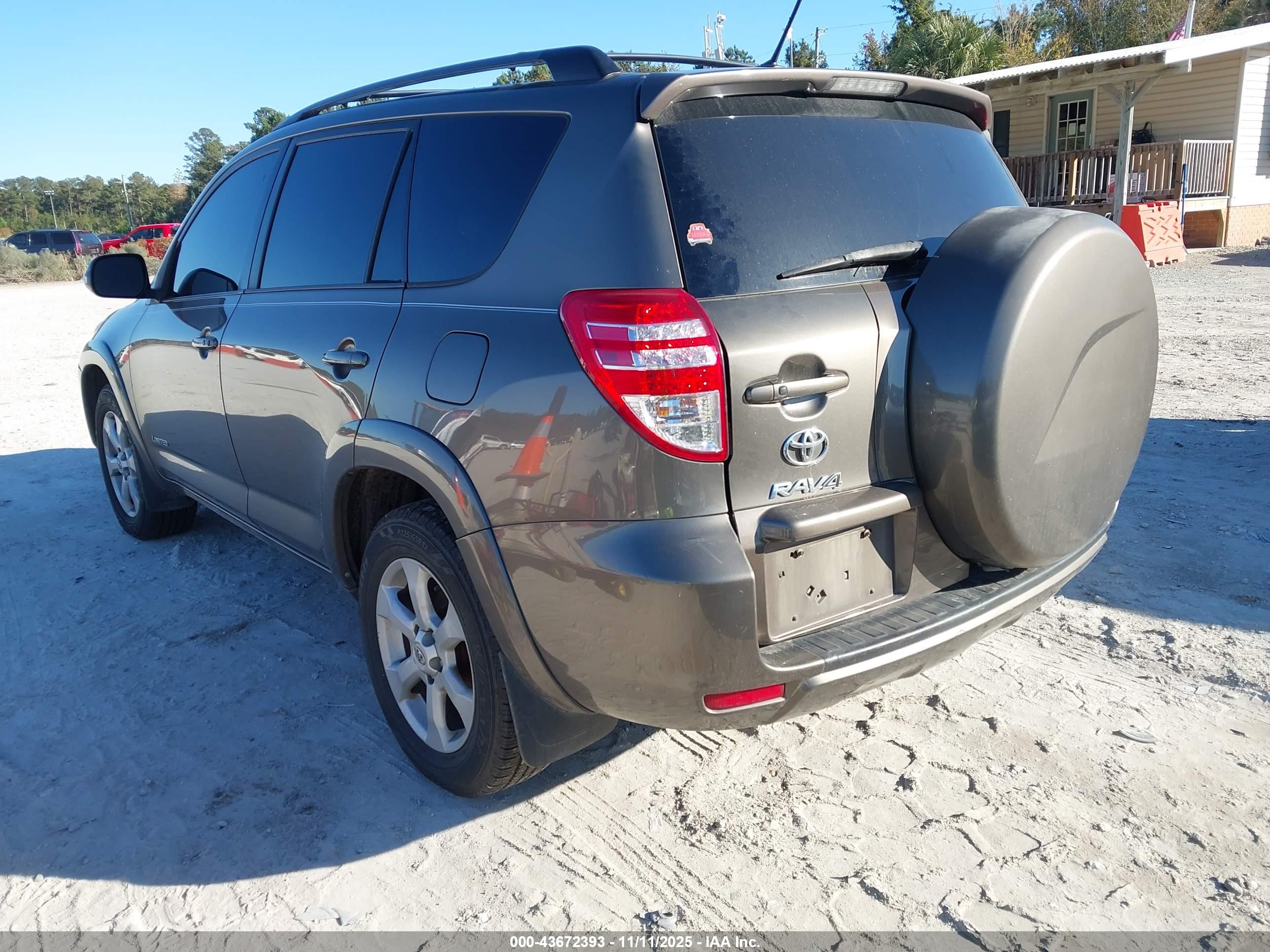 TOYOTA RAV4 image 3
