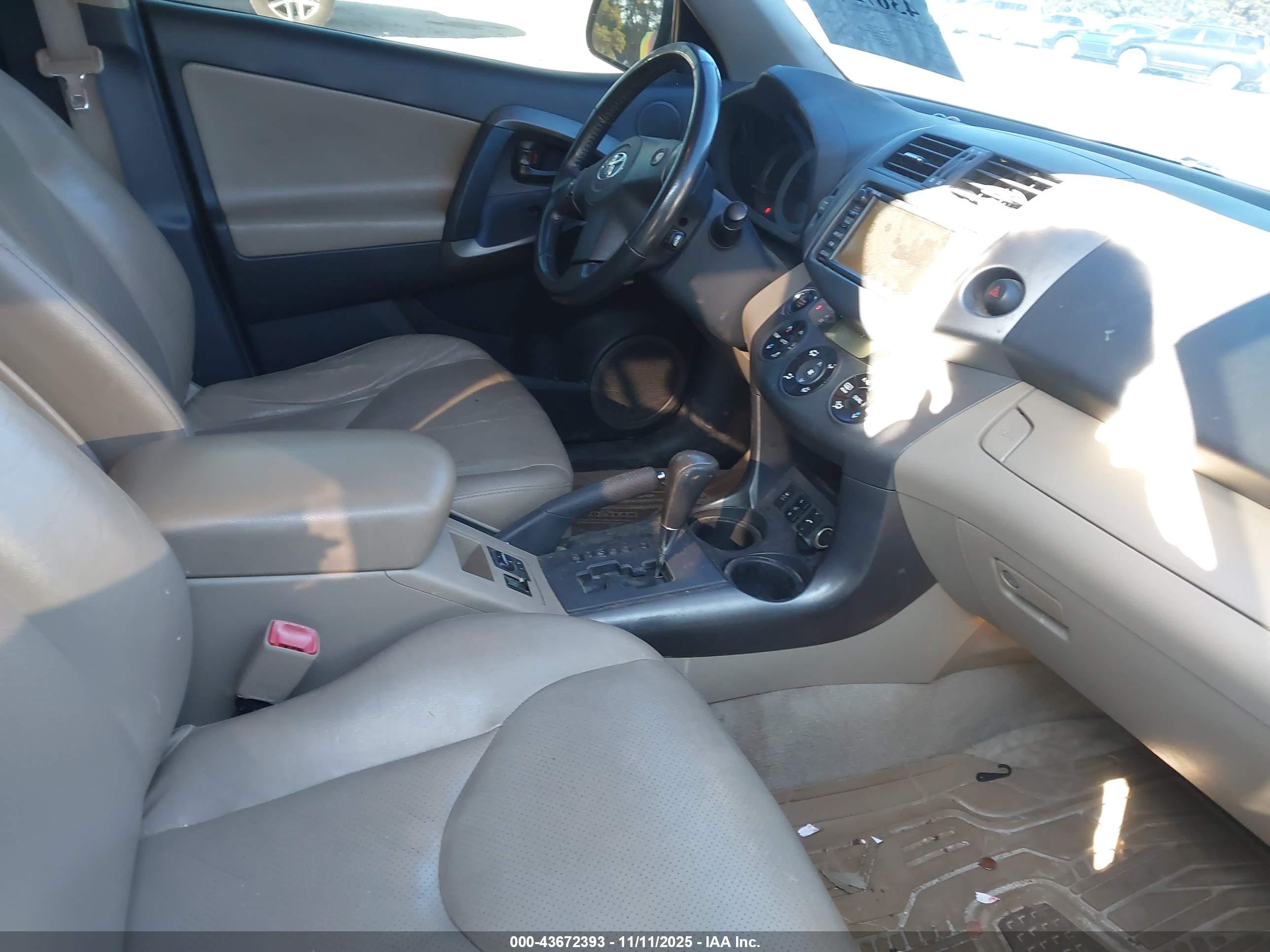 TOYOTA RAV4 image 5