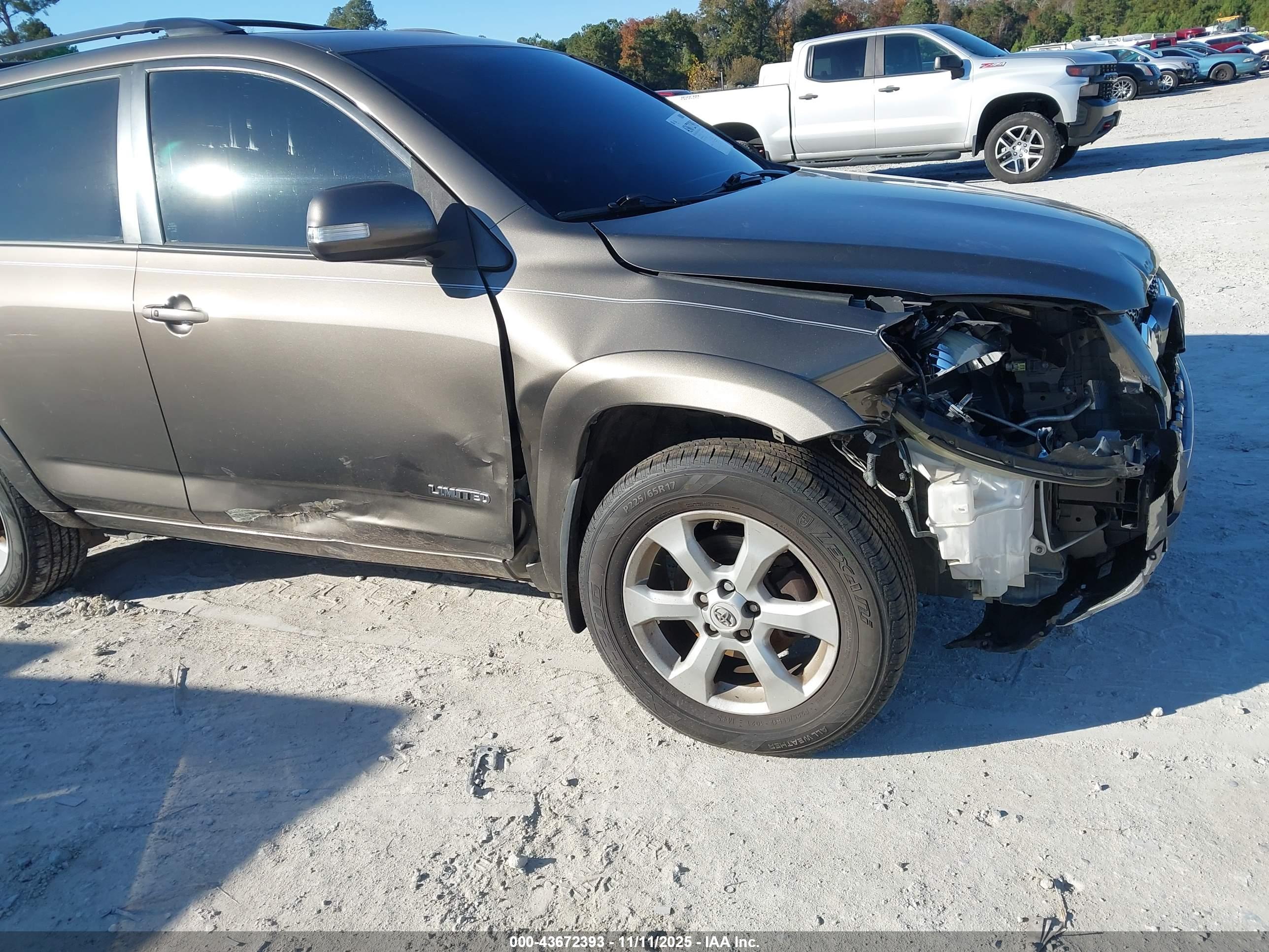 TOYOTA RAV4 image 6
