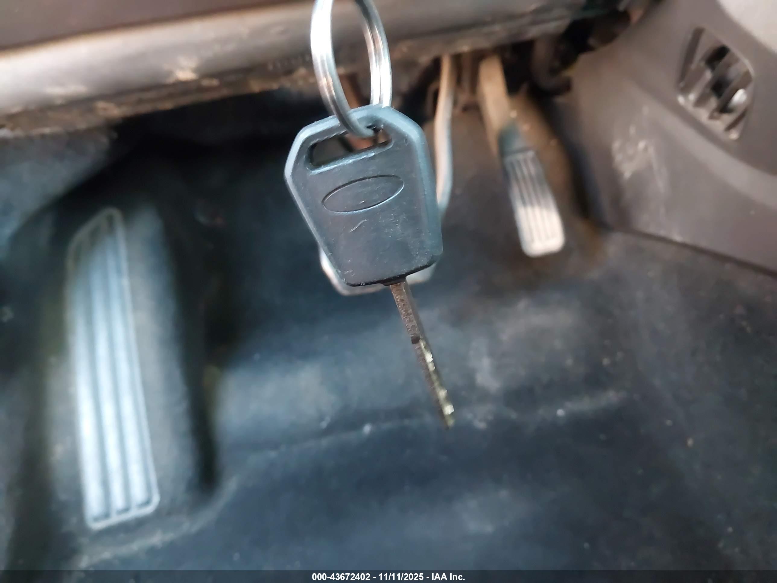 FORD FUSION image 11