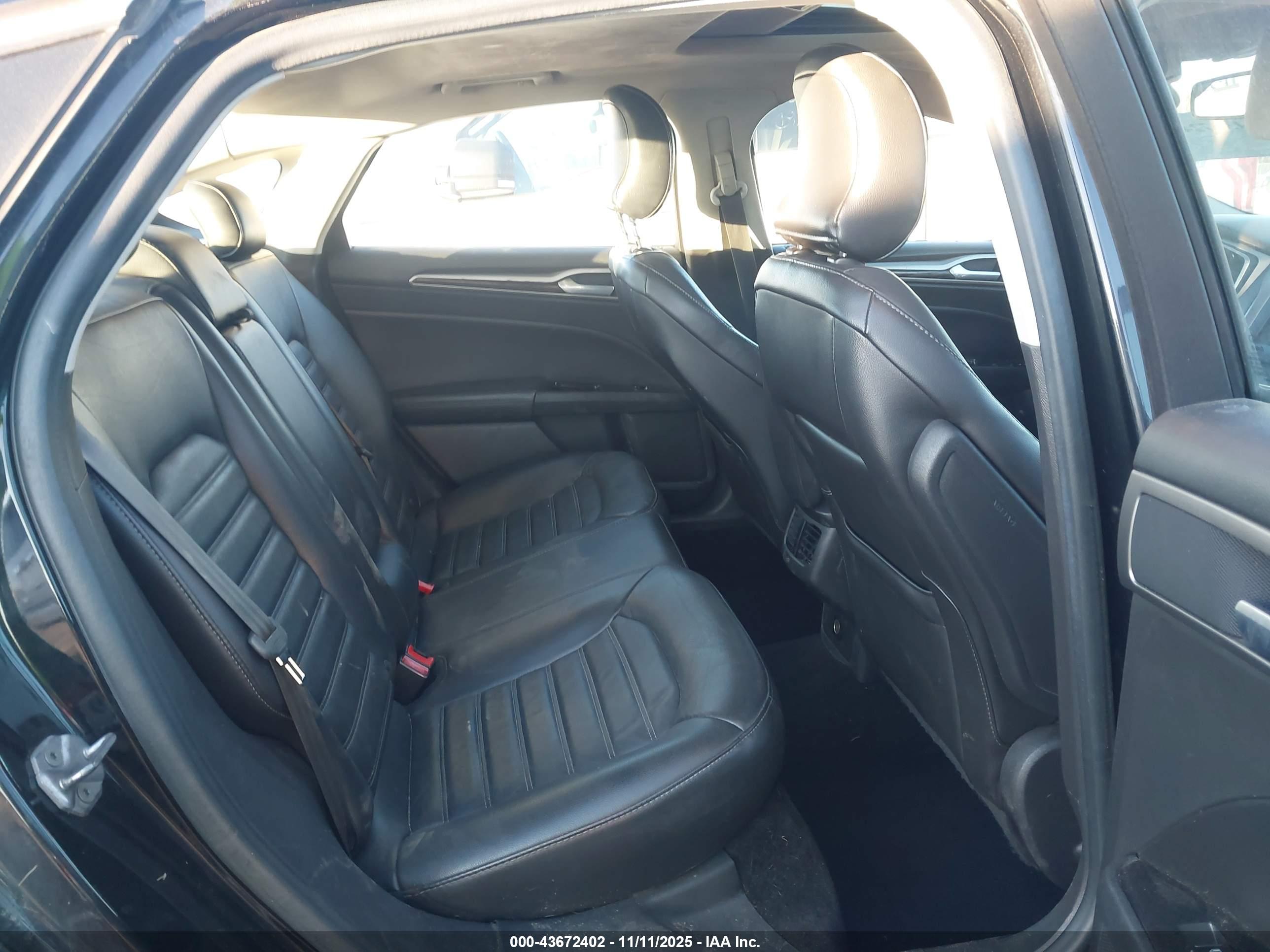 FORD FUSION image 8