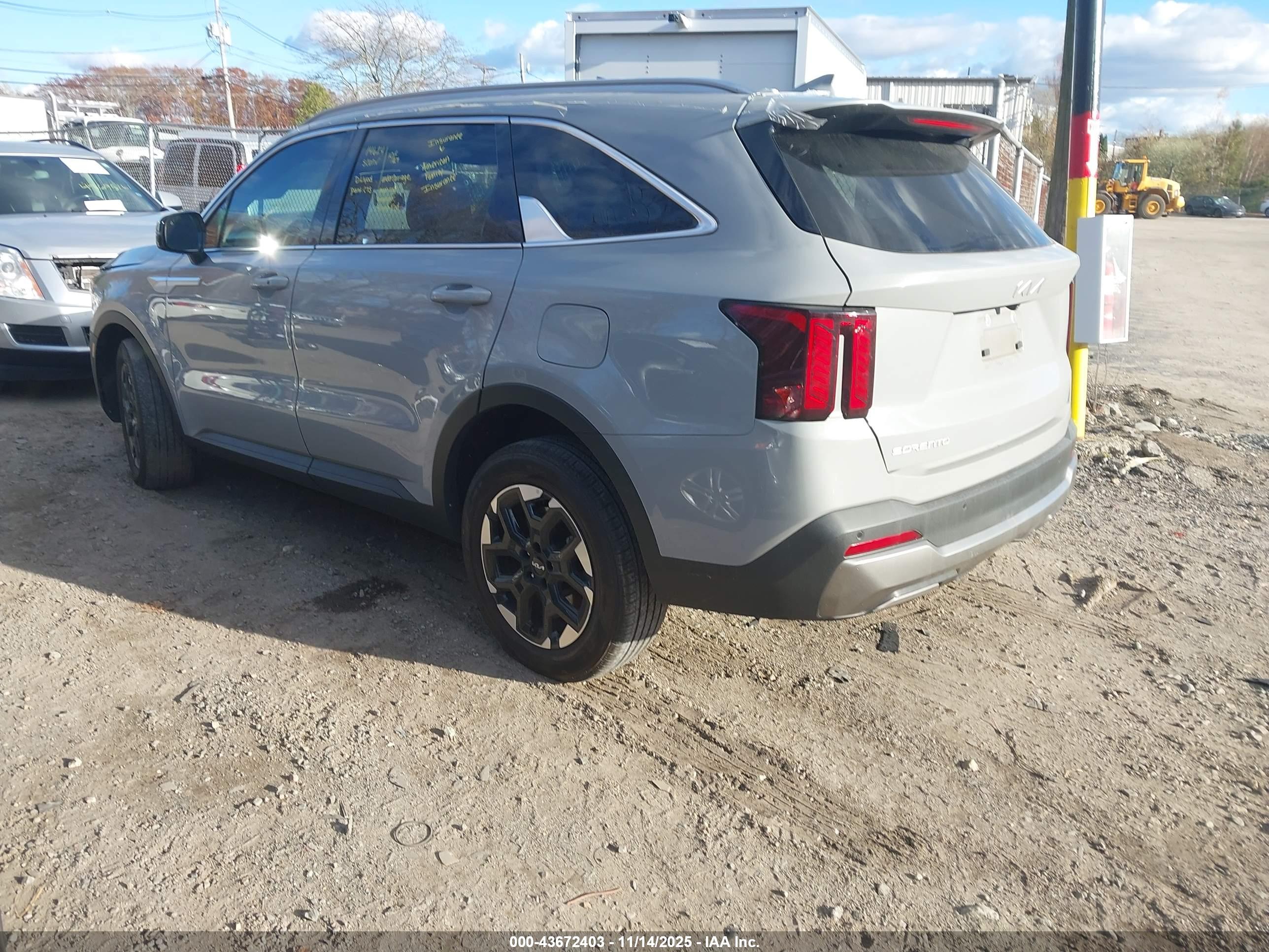 KIA SORENTO image 3