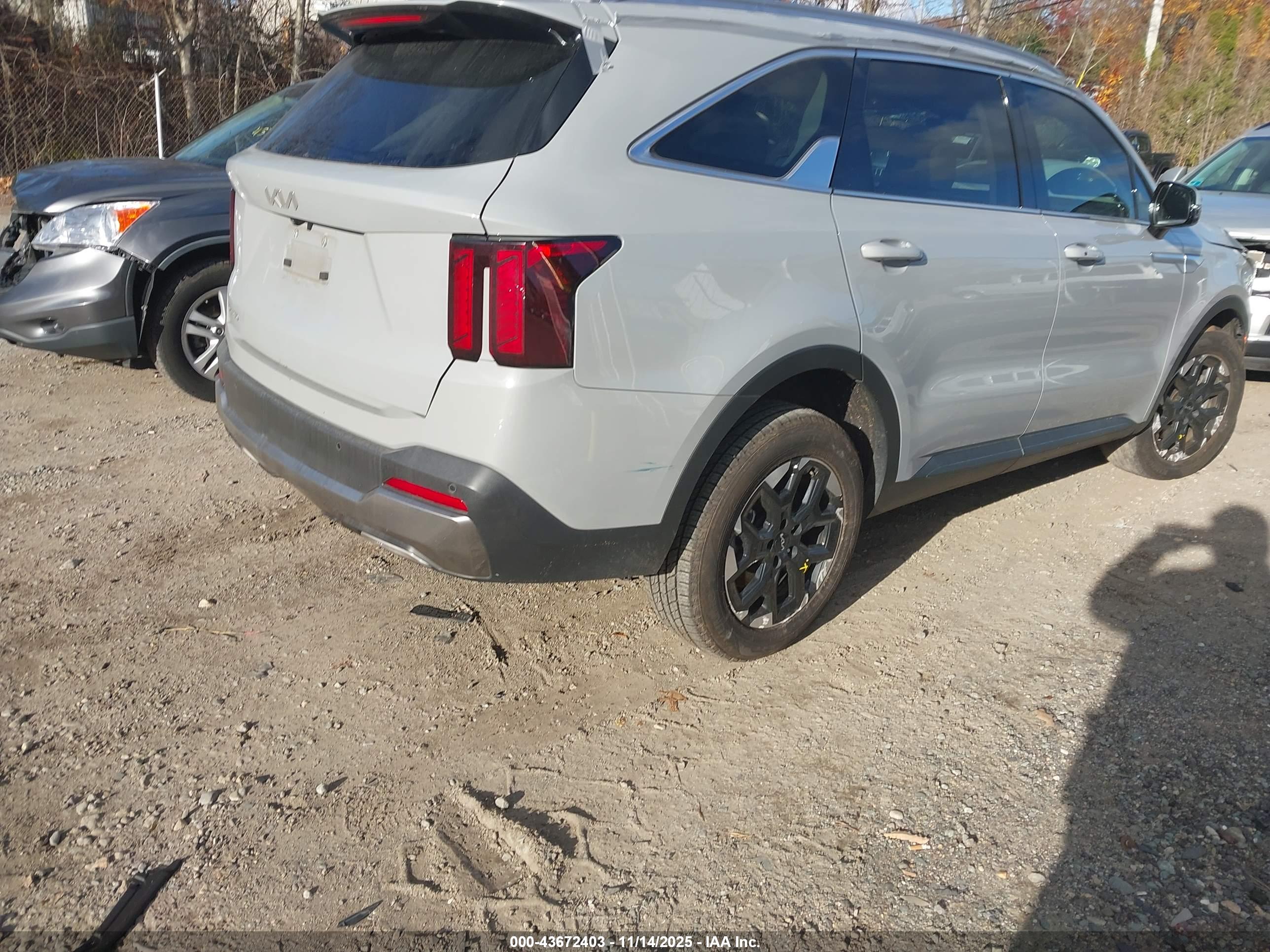 KIA SORENTO image 4