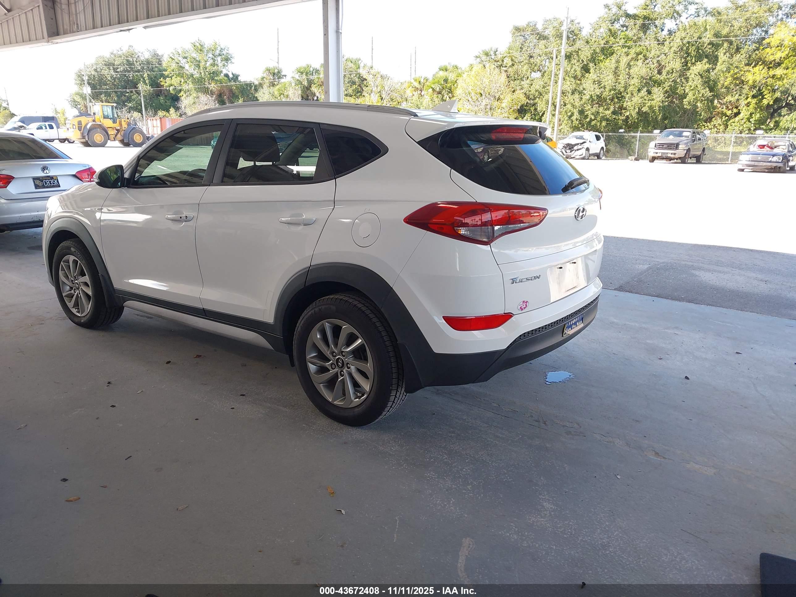 HYUNDAI TUCSON image 3